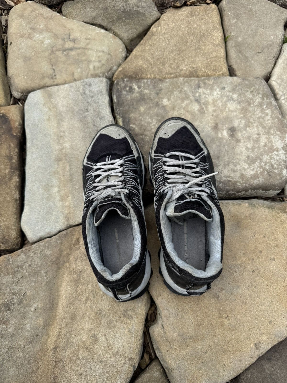 Vintage Vintage Nike ACG Outdoor Sneakers Size US 8 / IT 38 - 2 Thumbnail