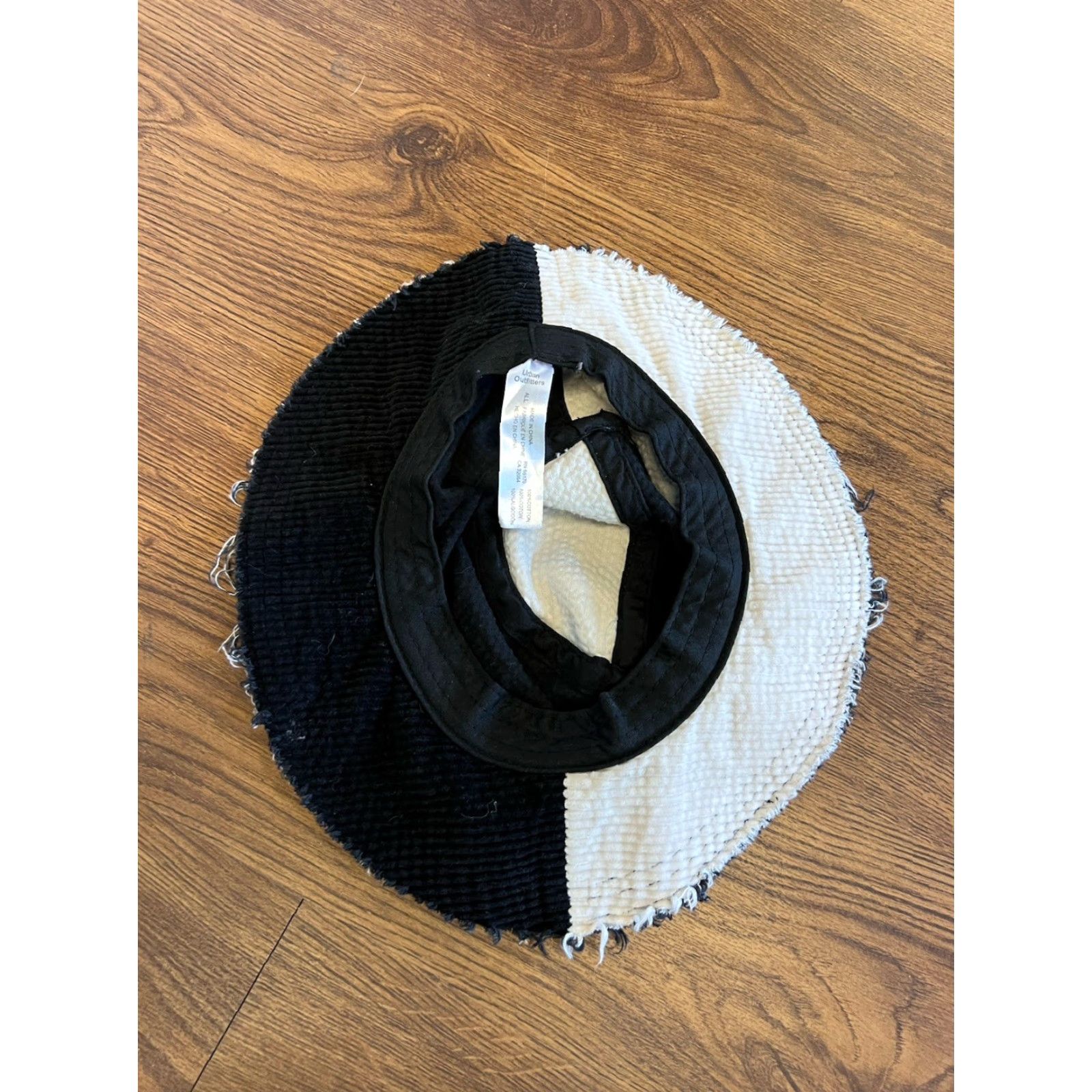 Urban Outfitters VINTAGE Urban Outfitters BDG Women's Bucket Hat Corduroy Cream And Black Size ONE SIZE - 3 Thumbnail