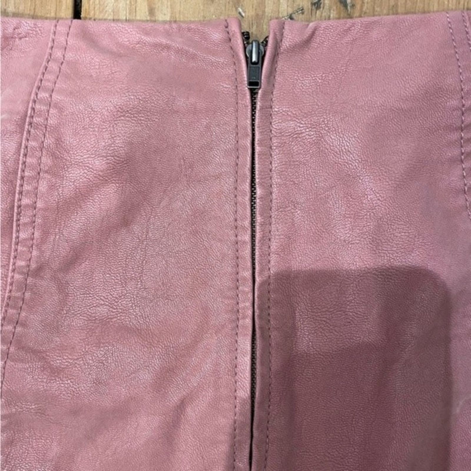 Free People FreePeople vegan suede pink mini skirt, size 4 Size 27" / US 4 / IT 40 - 5 Thumbnail