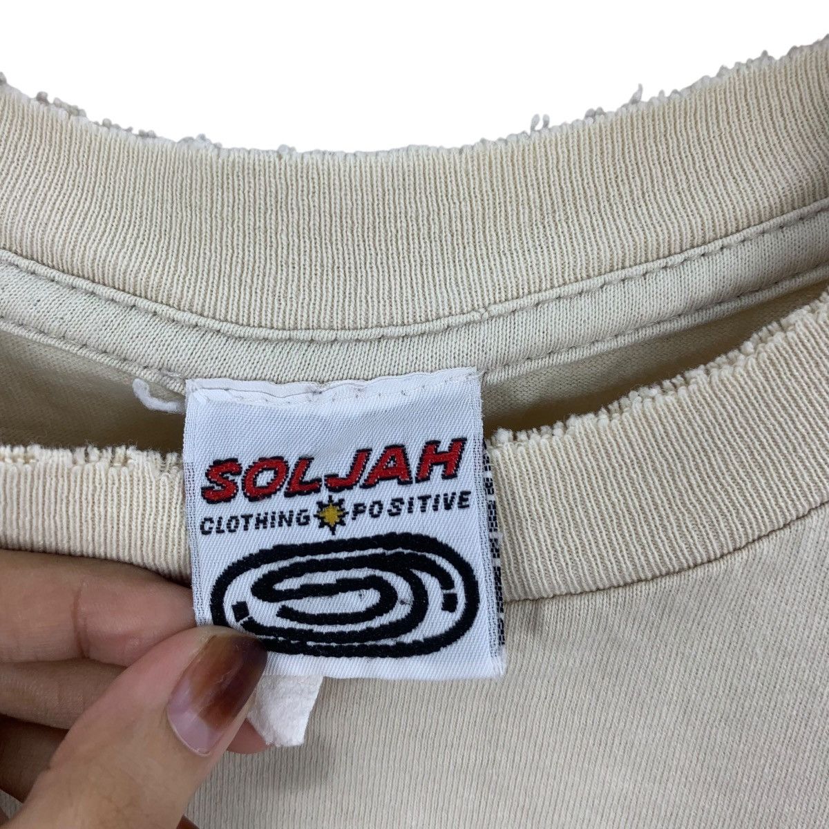 Vintage Vintage 90s SOLJAH HAWAII SURF Lei Company Thrashed Tee Size US S / EU 44-46 / 1 - 9 Thumbnail
