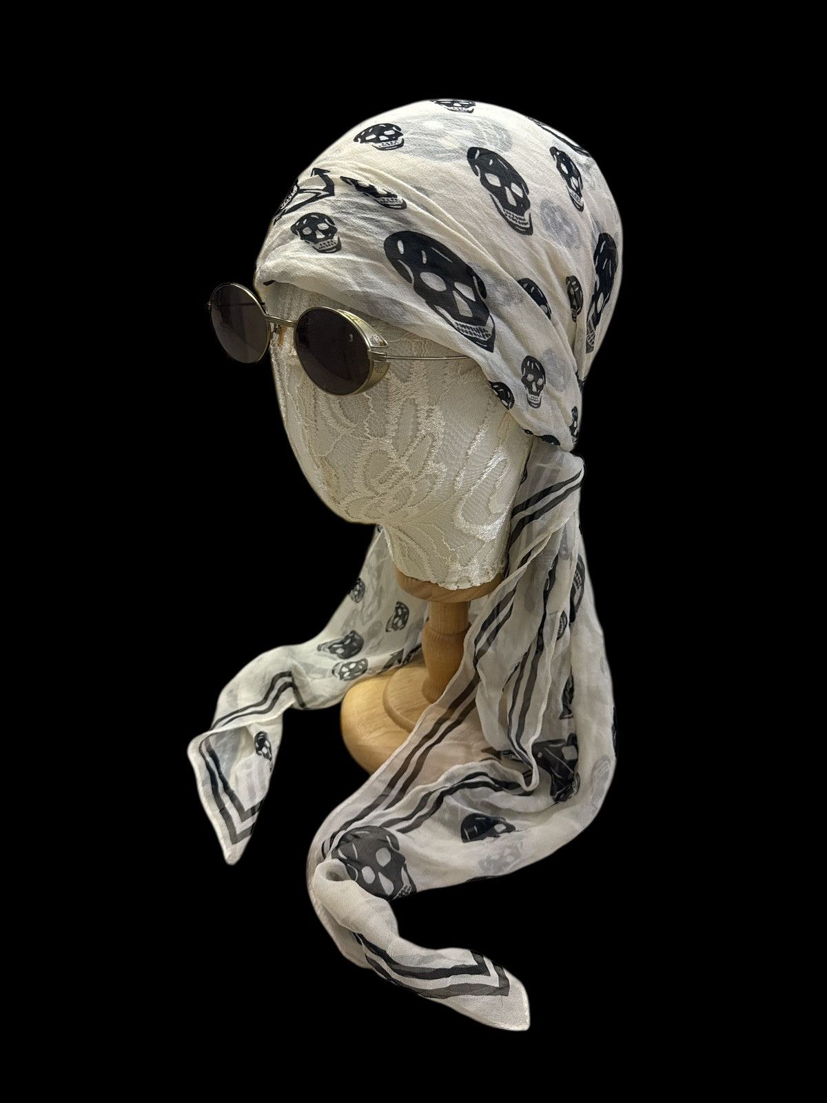 Alexander McQueen ALEXANDER MCQUEEN SKULLS ALL-OVER PRINT SILK SCARF Size ONE SIZE - 2 Thumbnail