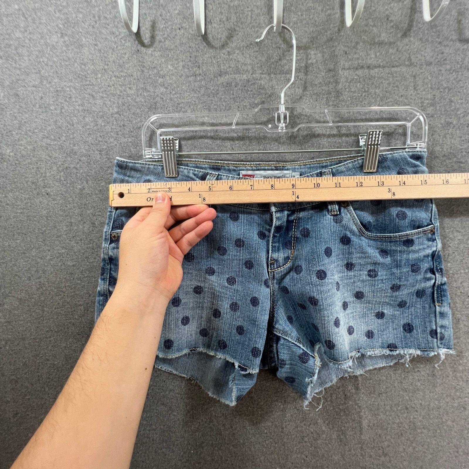 Levi's Levi's Shorty Short Women Size 9 Blue Polka Dot Jeans Size 29" - 4 Thumbnail