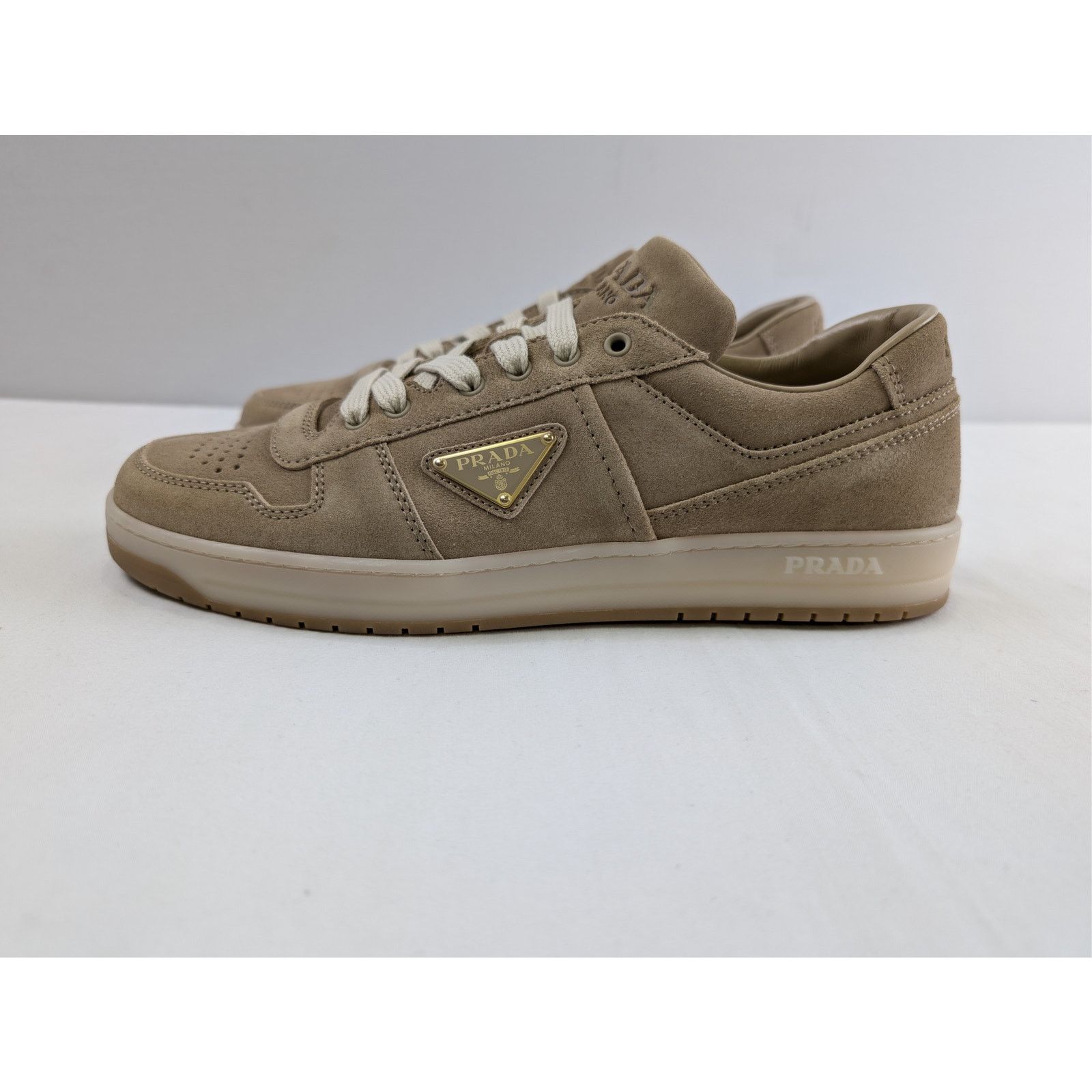 Prada o1rshd1 Downtown Delavé Suede Trainers Sneakers in ecru Size US 10 / EU 43 - 11 Thumbnail