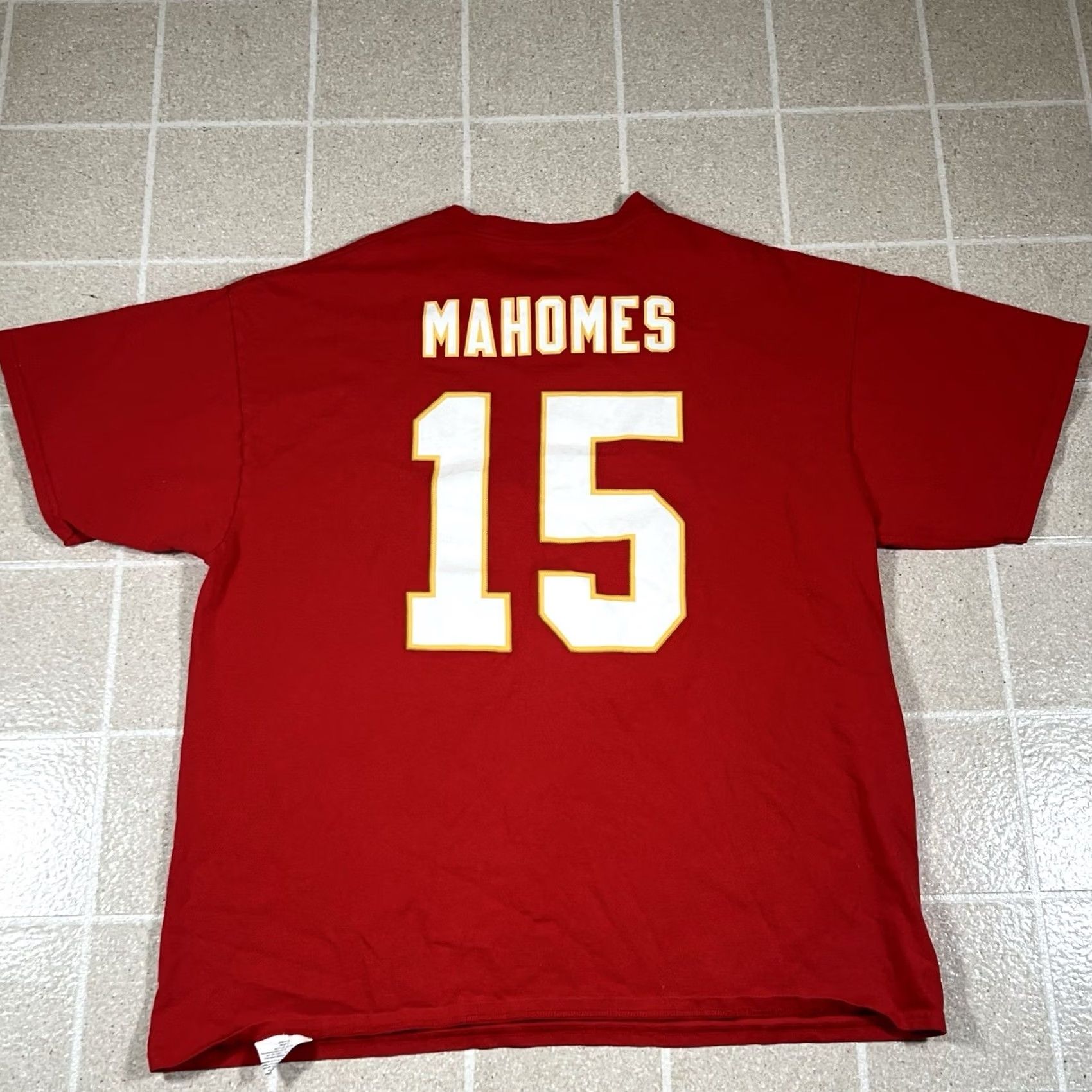 J Brand Majestic T-Shirt Kansas City Chiefs Patrick Mahomes 2XL Red Mens Shirt KC City 15 Chiefs Football Retro Size US XXL / EU 58 / 5 - 3 Thumbnail