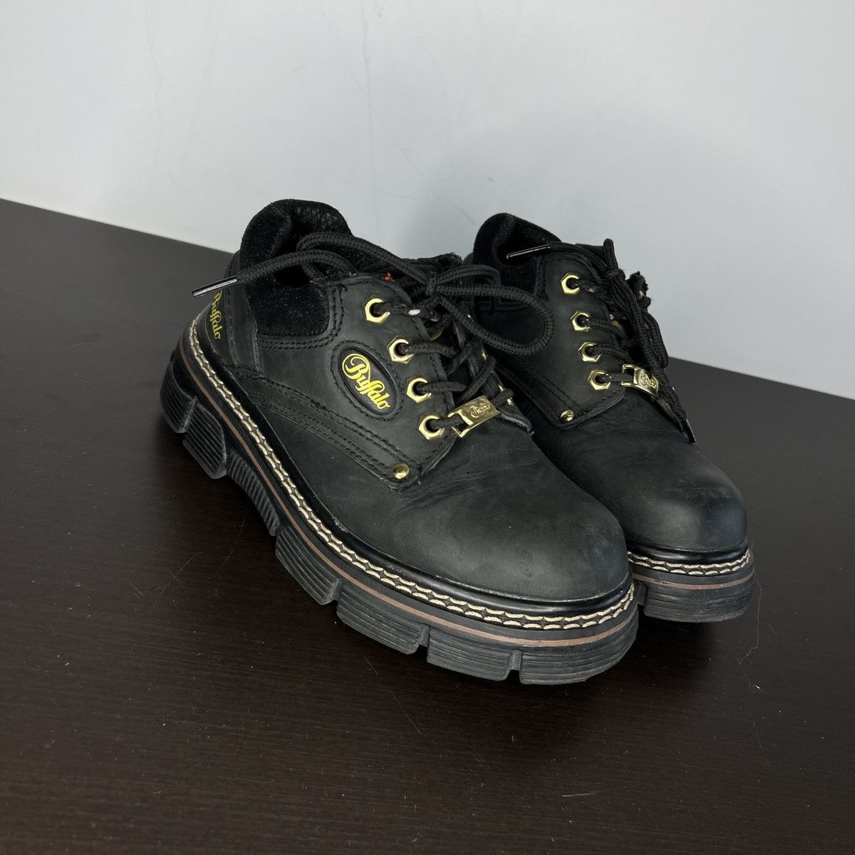 Buffalo London × Vintage Buffalo London “Classic” Low Top Platform Sneaker Shoes Y2K Size US 5.5 / IT 35.5 - 1 Thumbnail