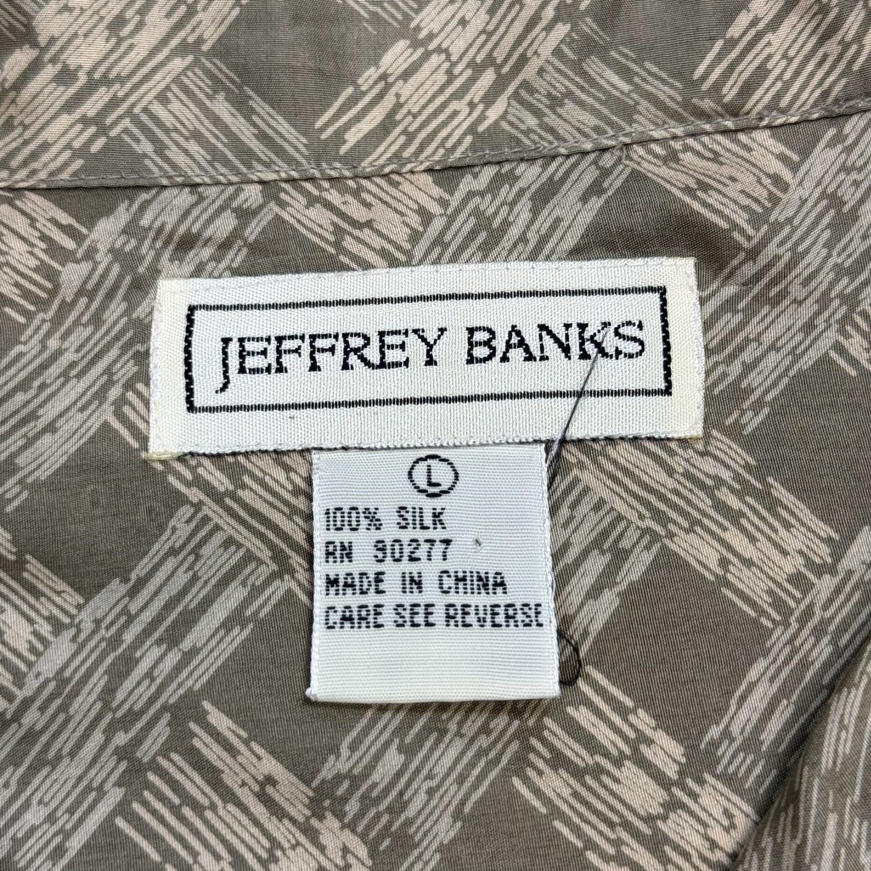 Vintage VINTAGE Jeffrey Banks Men's Shirt Lightweight Silk Geometric Print Button-Up Collared Long Sleeve Size L Beige 90s Fashion Size US L / EU 52-54 / 3 - 3 Thumbnail
