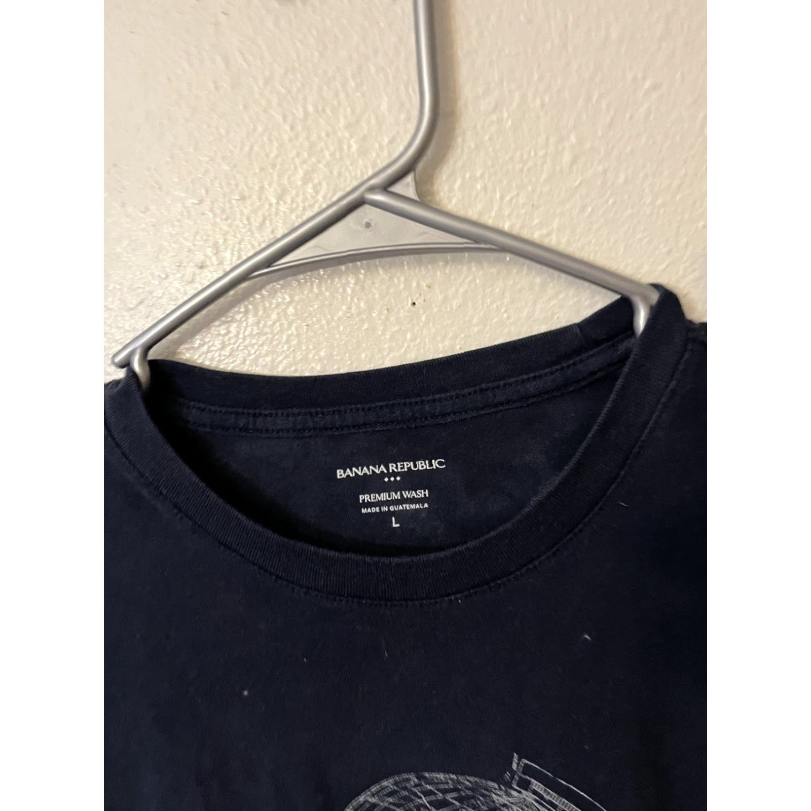 Banana Republic Banana Republic T-Shirt Floral Globe Earth Navy Blue Size Large Men Crew Neck Short Sleeve Cotton Blend Size US L / EU 52-54 / 3 - 2 Thumbnail