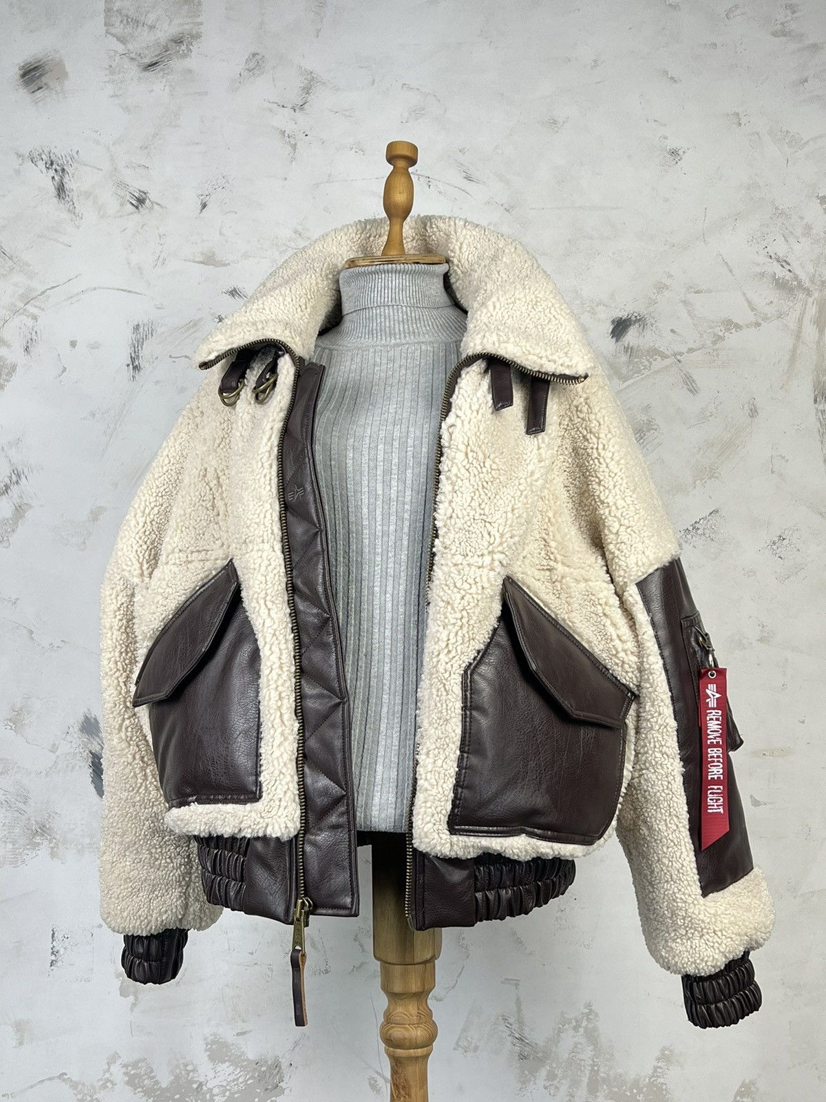 Alpha Industries Alpha Industries Shearling Bomber Jacket Size L Size L / US 10 / IT 46 - 1 Thumbnail
