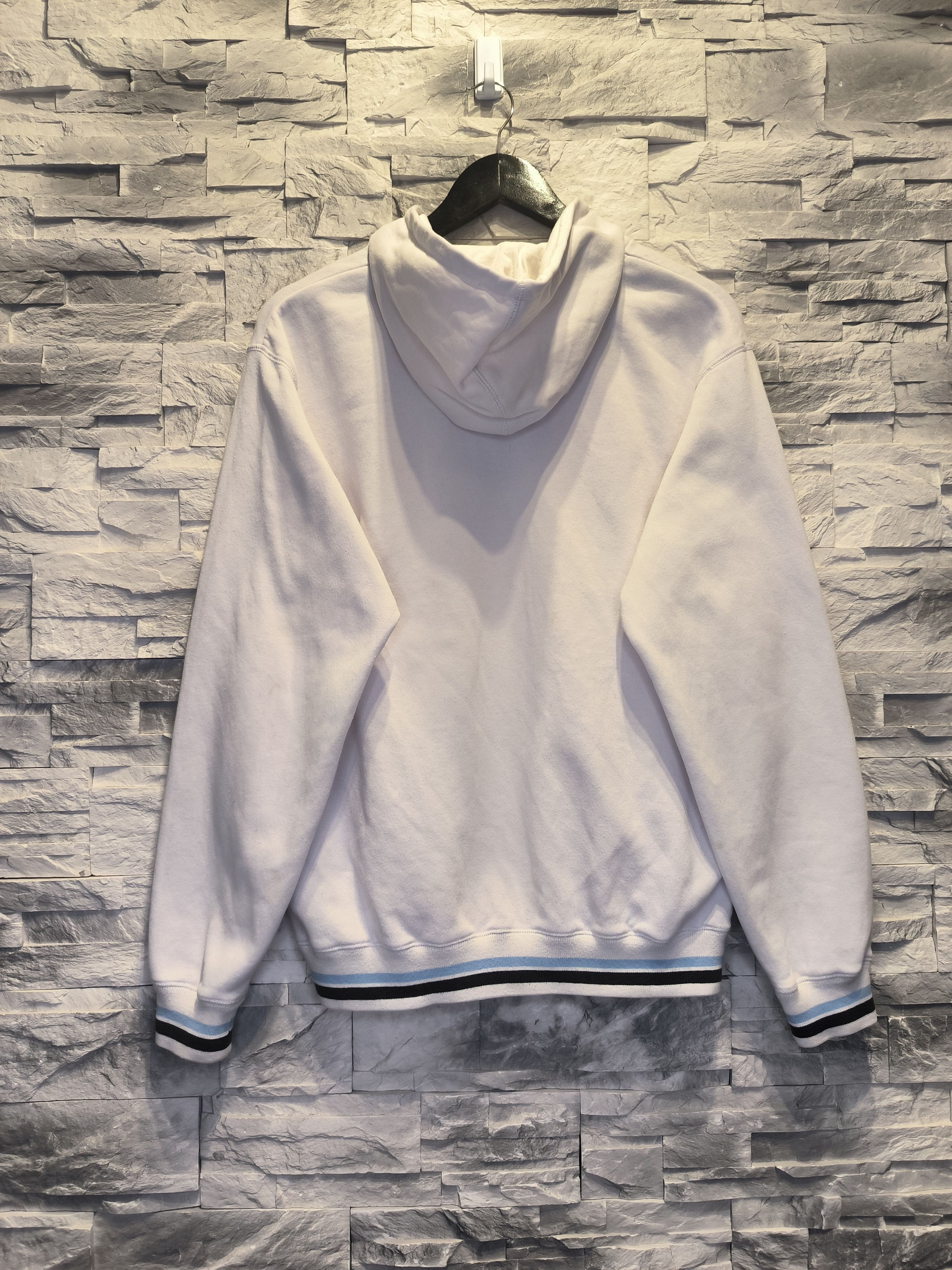 Fred Perry × Vintage Fred Perry Vintage 90s Hoodie White Big Logo Size US M / EU 48-50 / 2 - 4 Thumbnail