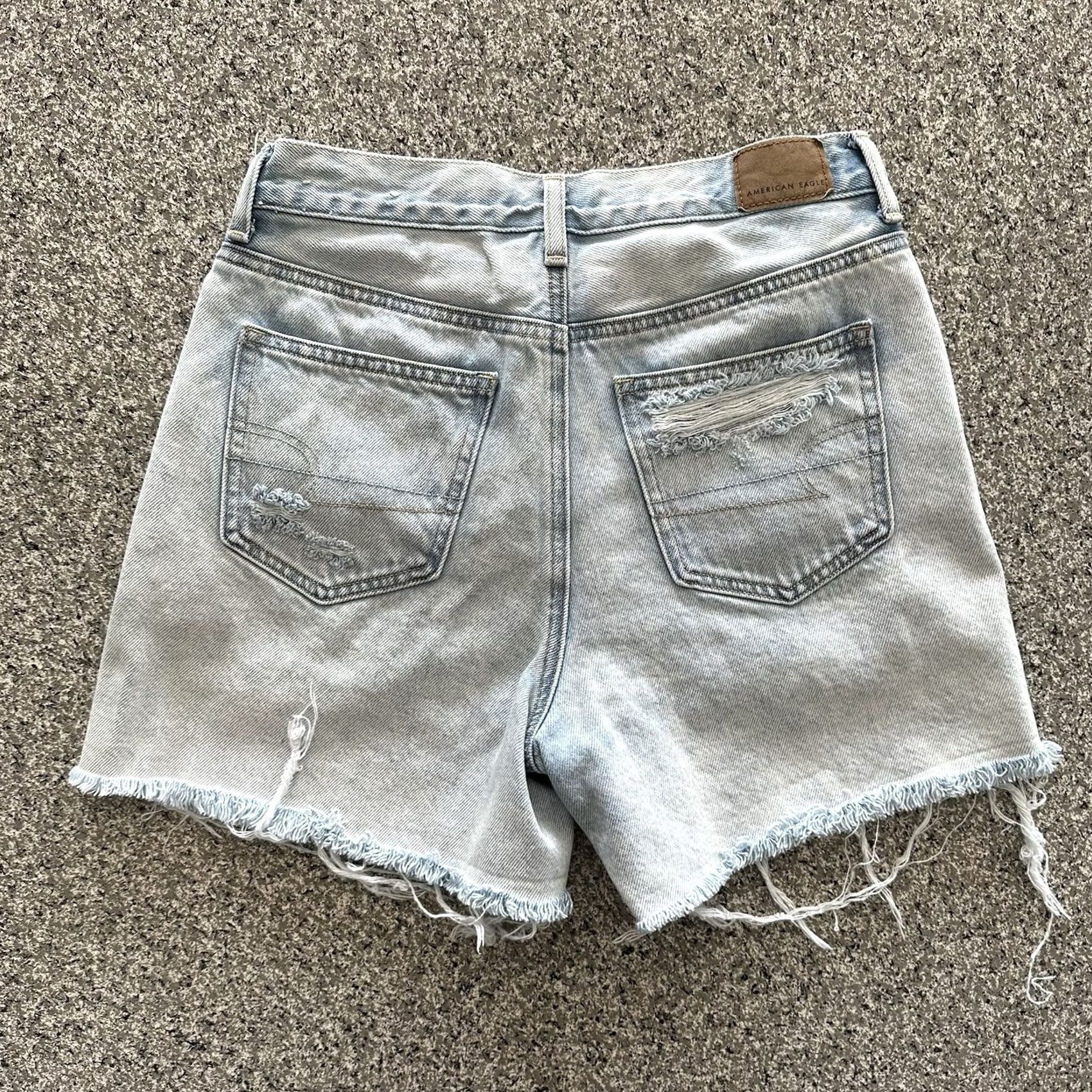 American Eagle Outfitters VINTAGE American Eagle Shorts Womens 2 27x4 High Rise Mom Distressed Raw Cut Off Blue 100% Cotton Denim Womens Distressed Jeans 90s Theme Mens, Womens Size 28" / US 6 / IT 42 - 3 Thumbnail