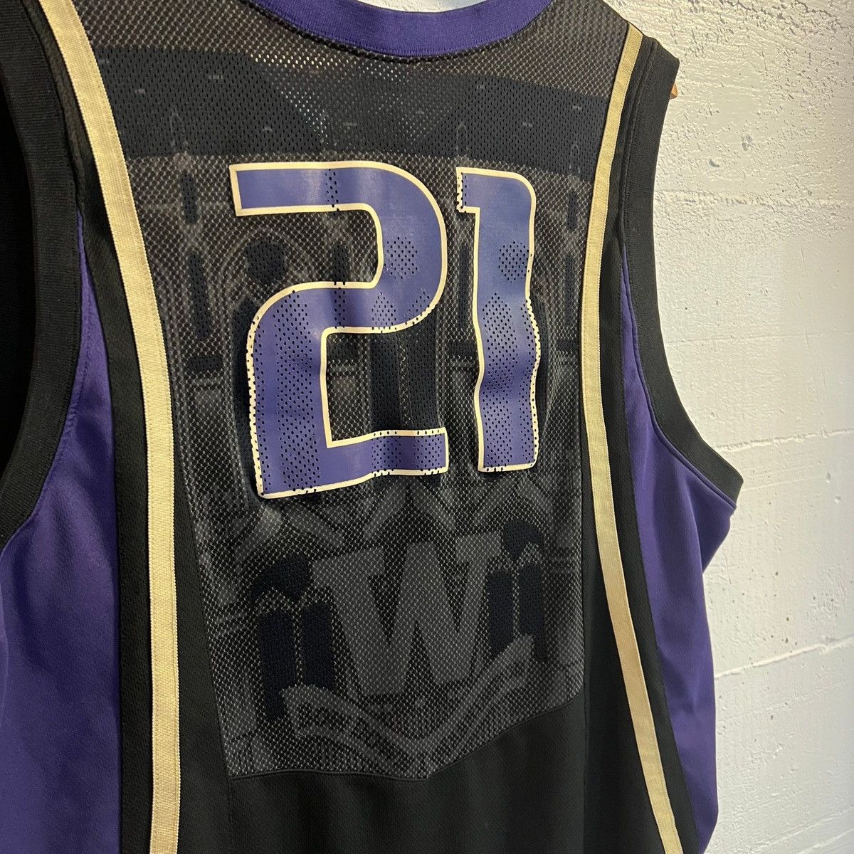 NCAA × Nike × Vintage Y2K Nike Washington Huskies Basketball Jersey Size US XL / EU 56 / 4 - 5 Thumbnail