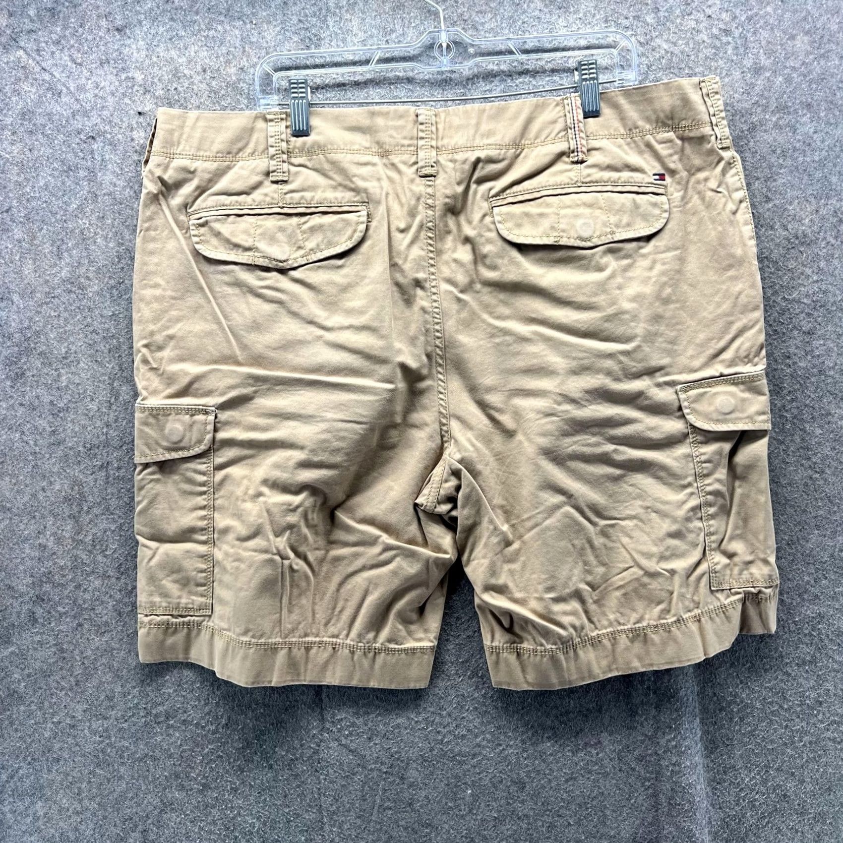 Tommy Hilfiger Tommy Hilfiger Cargo Shorts Mens 40 Khaki Cotton Flat Front Pockets Casual Beige Size US 40 / EU 56 - 2 Thumbnail