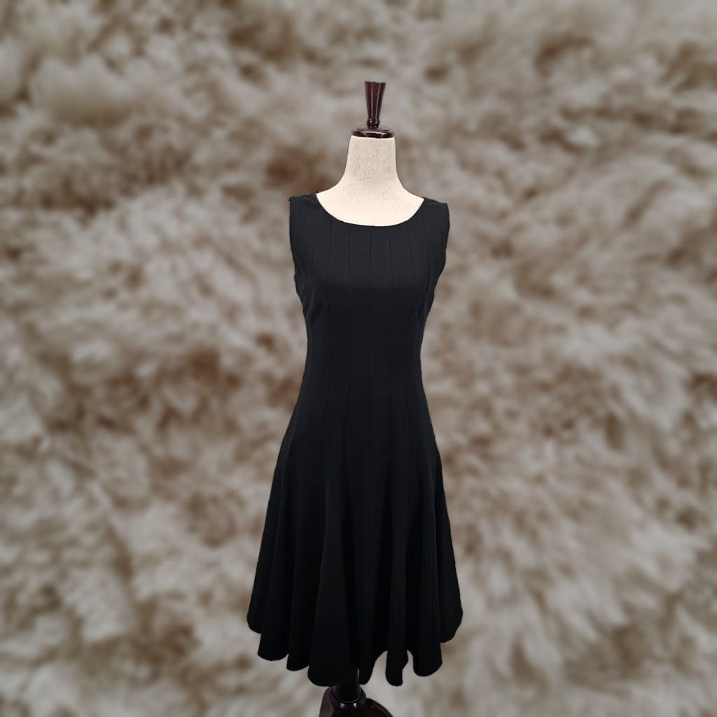 green emerald velvet dress Amazon.com: Calvin Klein Girls Sleeveless Party Dress, Fit and Flare  Silhouette, Round Neckline & Back Zip Closure, Garden White, 4: Clothing,  Shoes & Jewelry main image 1