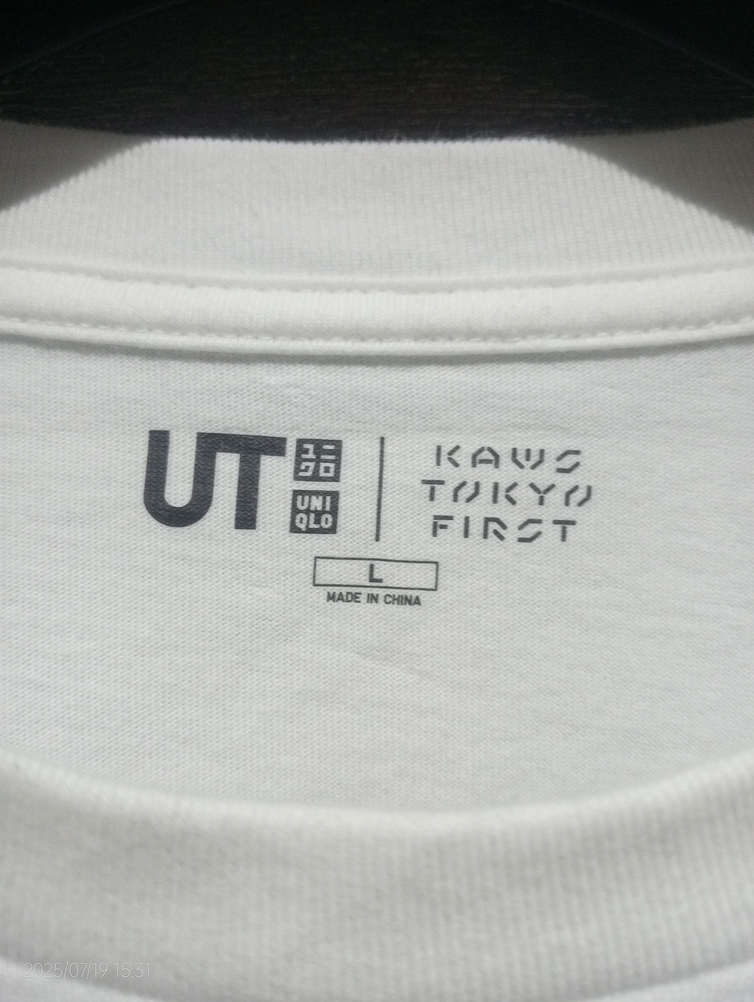 Kaws KAWS Tokyo First UT Tee Size US L / EU 52-54 / 3 - 3 Thumbnail