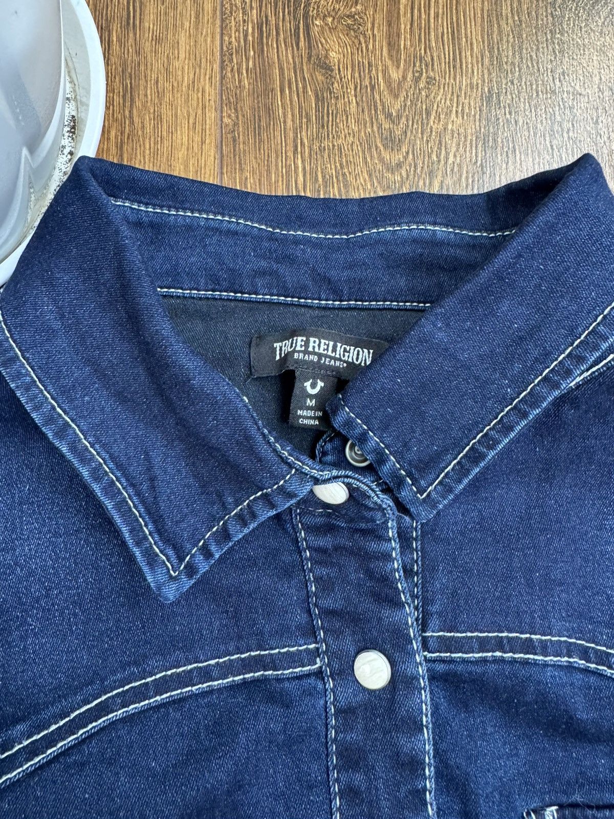 True Religion True Religion women’s botton up blue Medium denim shirt Size M / US 6-8 / IT 42-44 - 3 Thumbnail