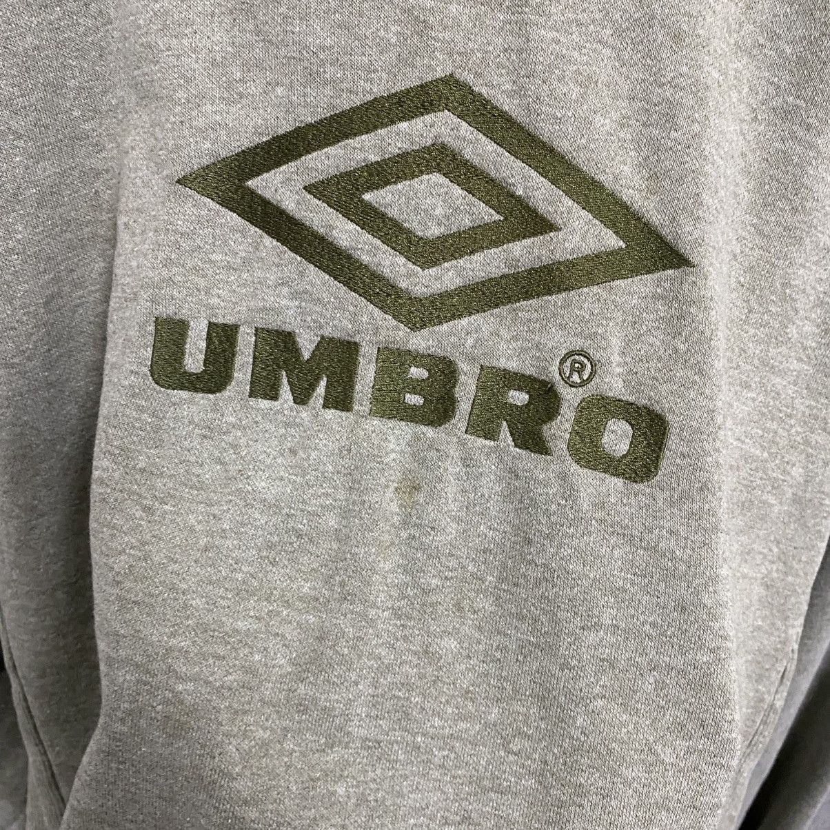 Umbro Vintage Umbro Sweatshirt Big Logo Size XL Streetwear Size US XL / EU 56 / 4 - 9 Thumbnail