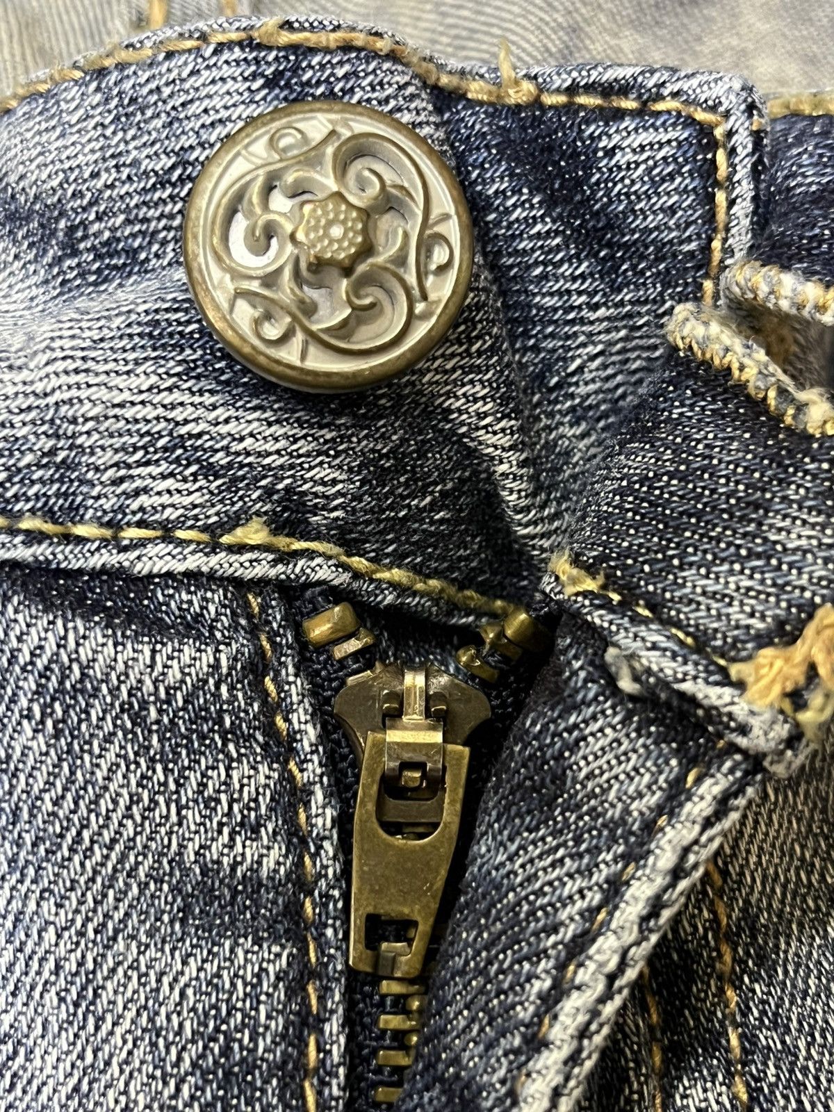 Japanese Brand SICK🔥TORRID FAL 2015 DISTRESSED WITH STUDDED STYLE JEANS Size US 35 - 18 Thumbnail