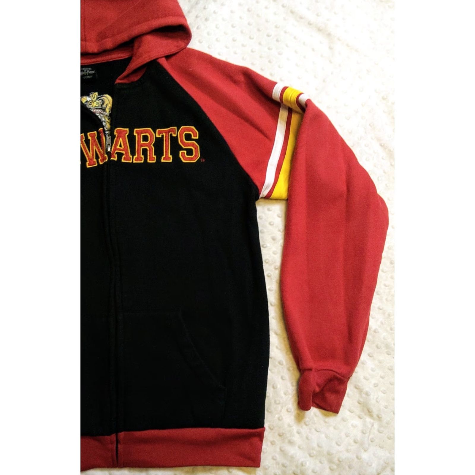 Vintage **Harry Potter Hogwarts Maroon 1/4 Zip Hoodie Sweatshirt Large** User: **Hogwarts Maroon 1/4 Zip Harry Potter Hoodie Sweatshirt Large** Size L / US 10 / IT 46 - 2 Thumbnail