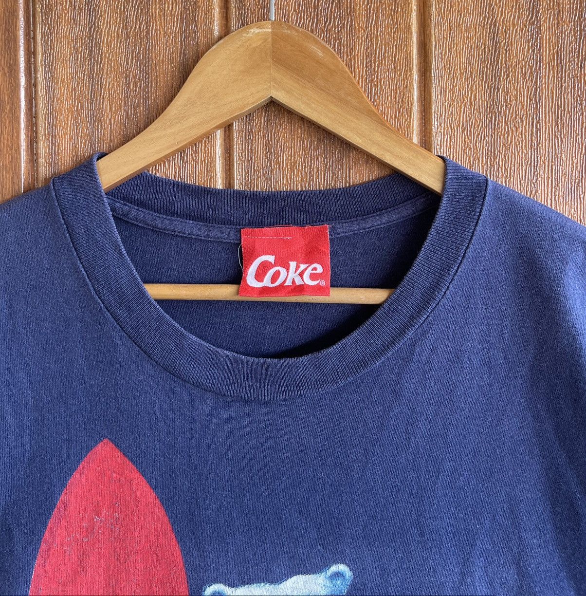 Coca Cola Vintage 90s Sun Faded Thrashed Coca Cola Surfing Bear Tshirt Size US L / EU 52-54 / 3 - 7 Thumbnail