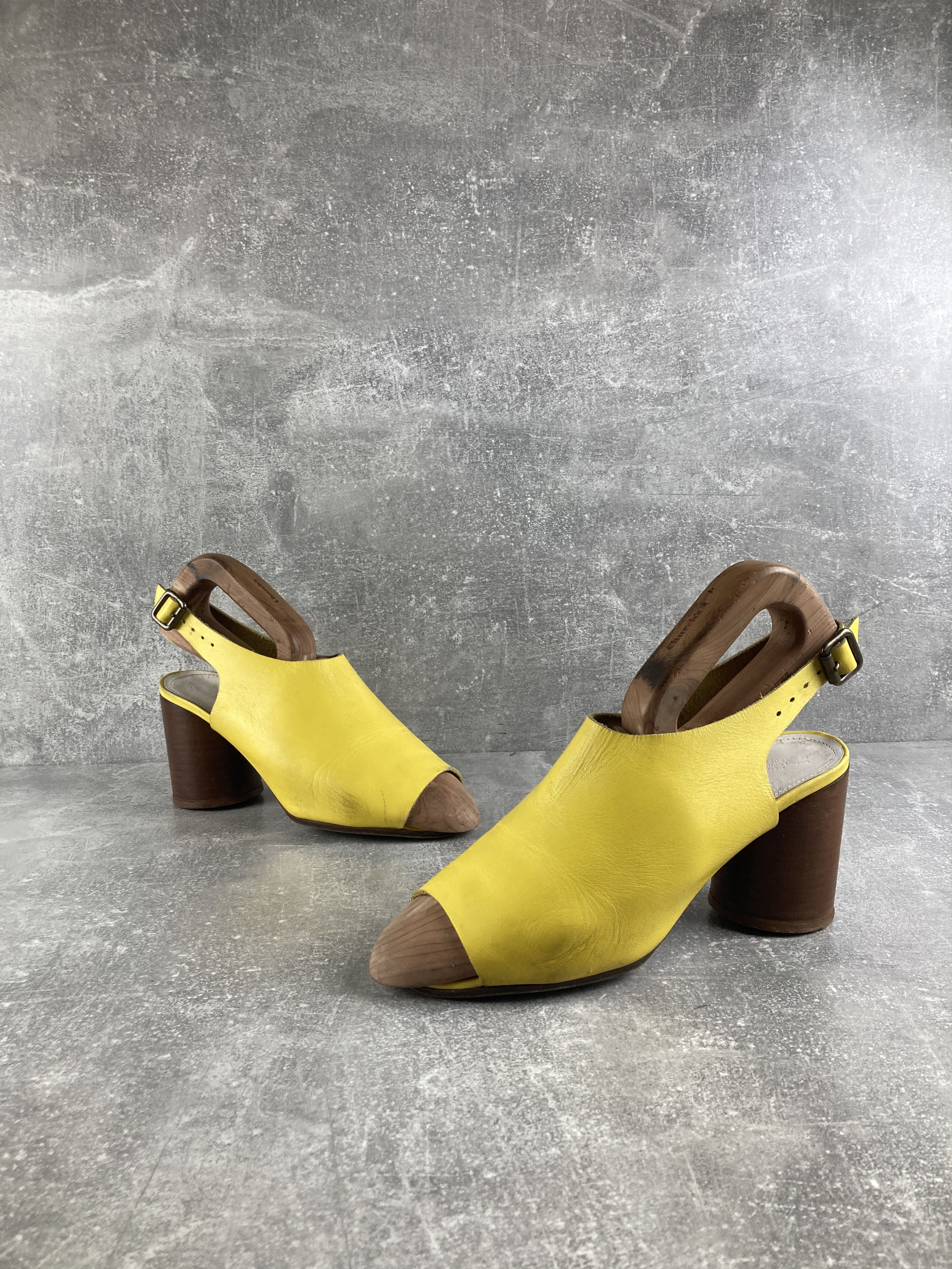 Maison Margiela Maison Margiela vintage yellow leather heel sandals Size US 7.5 / IT 37.5 - 3 Thumbnail