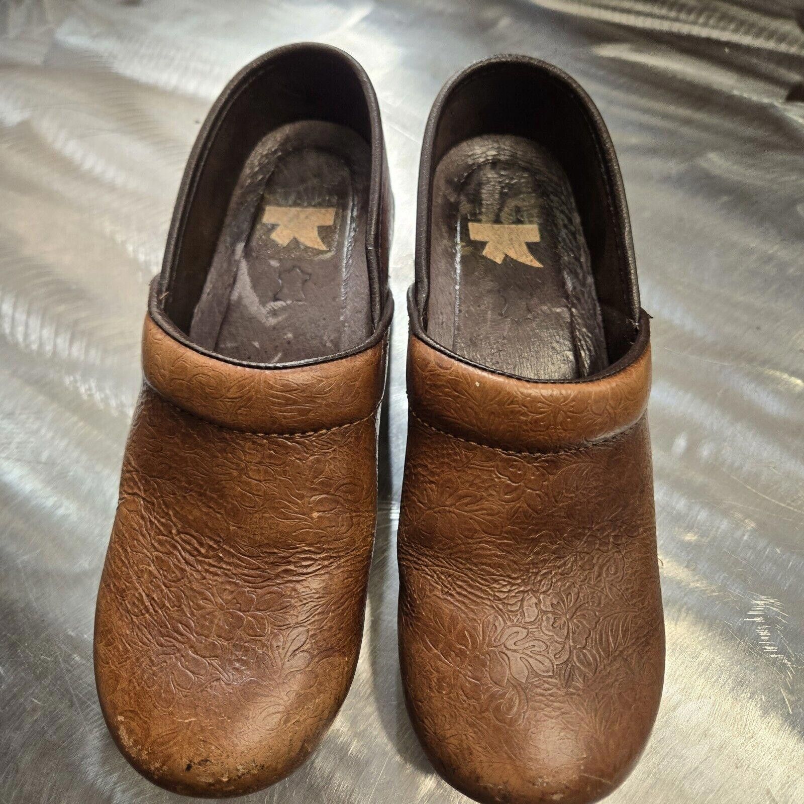 Designer DANSKO Caramel Stamped Leather Clog Shoes S 5.5 EUR 36 DS1 Size US 5.5 / IT 35.5 - 7 Thumbnail