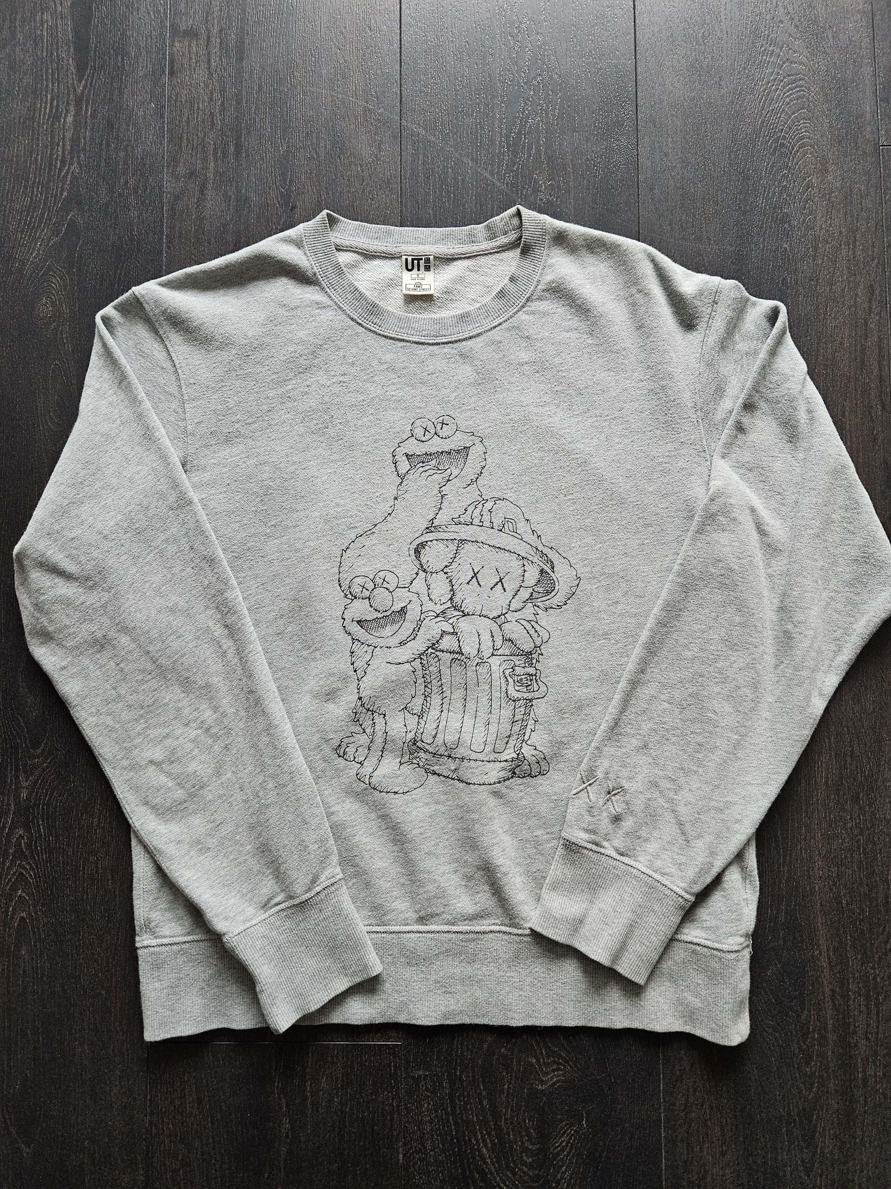 Japanese Brand × Kaws × Uniqlo Uniqlo x Kaws x Sesame Street - Sweater Size US S / EU 44-46 / 1 - 1 Thumbnail