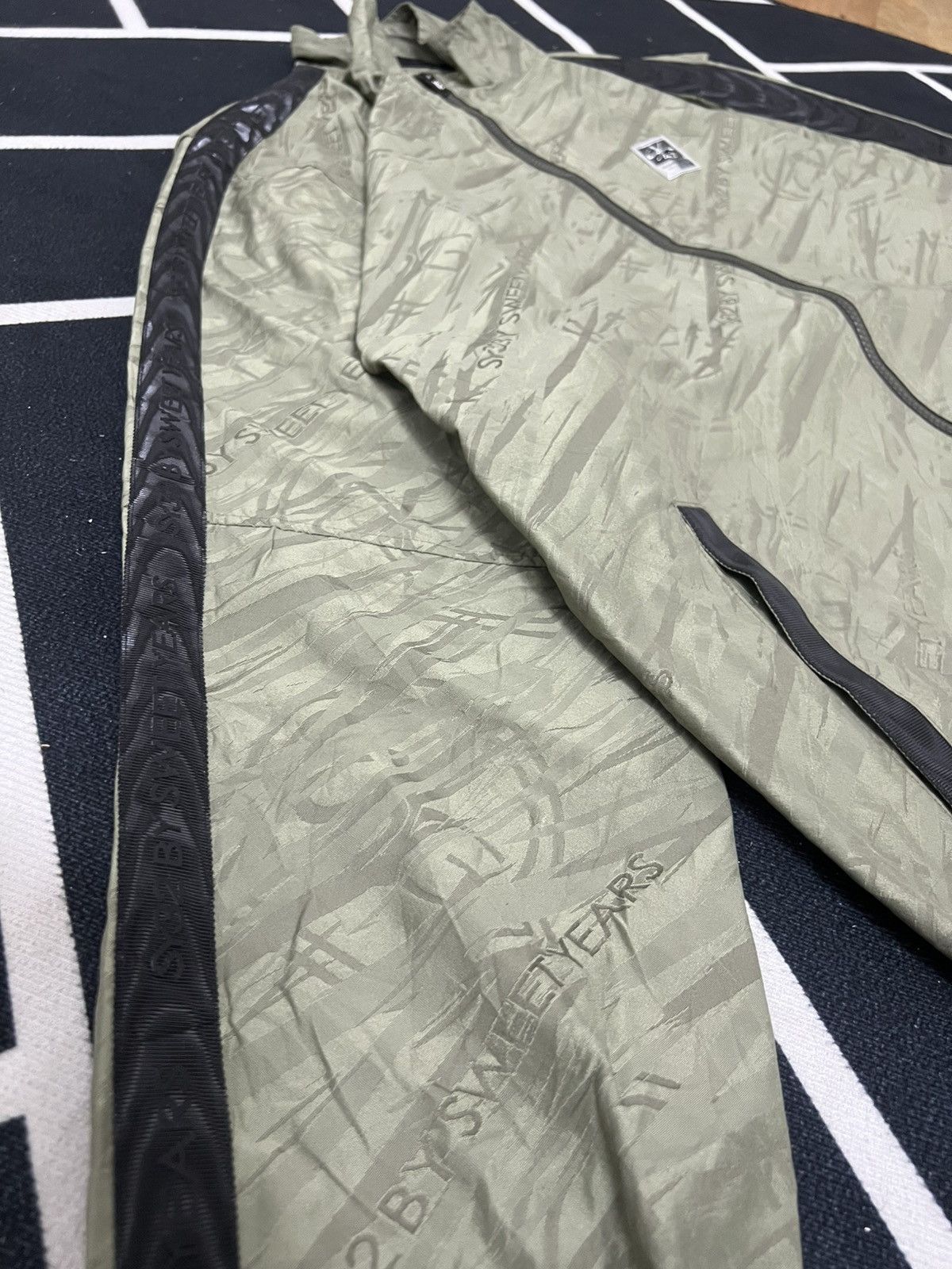 Japanese Brand SY32 by Sweet Years Size US L / EU 52-54 / 3 - 2 Thumbnail