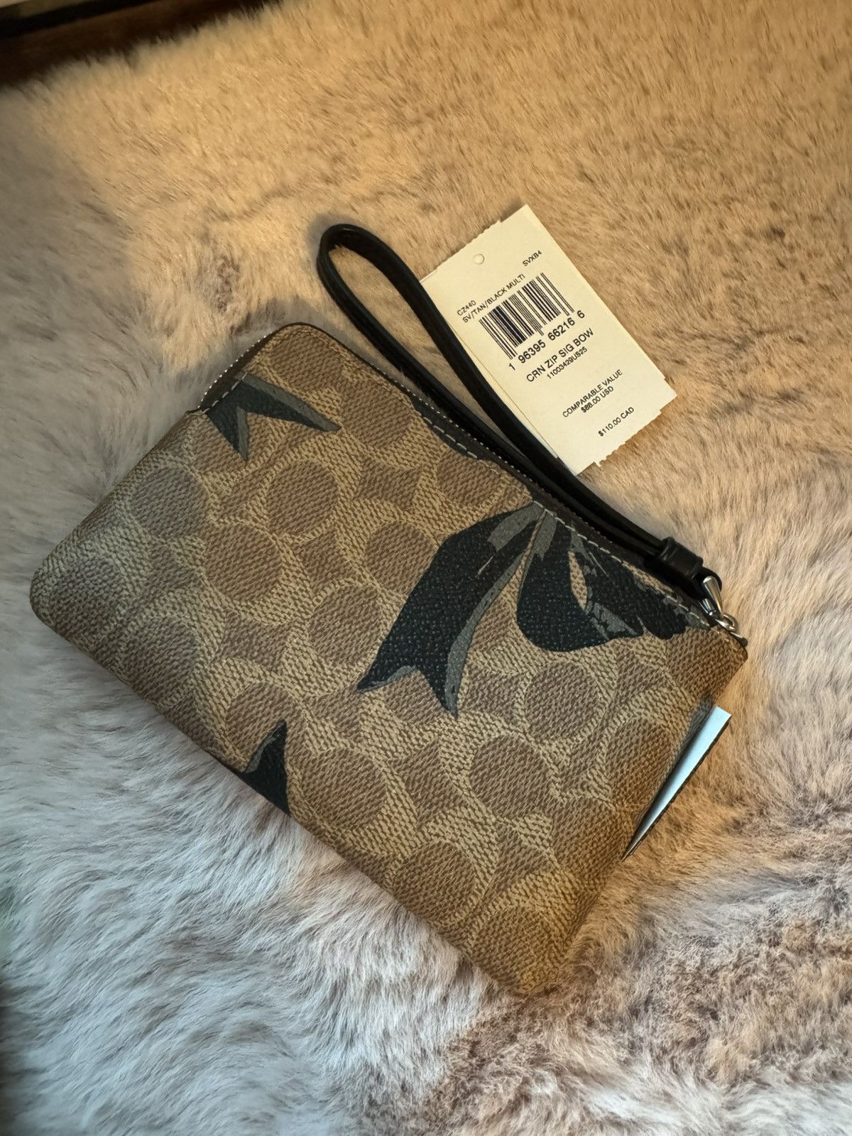 Coach NWT Corner Zip Wristlet In Signature Canvas With Bow Print Size ONE SIZE - 2 Thumbnail