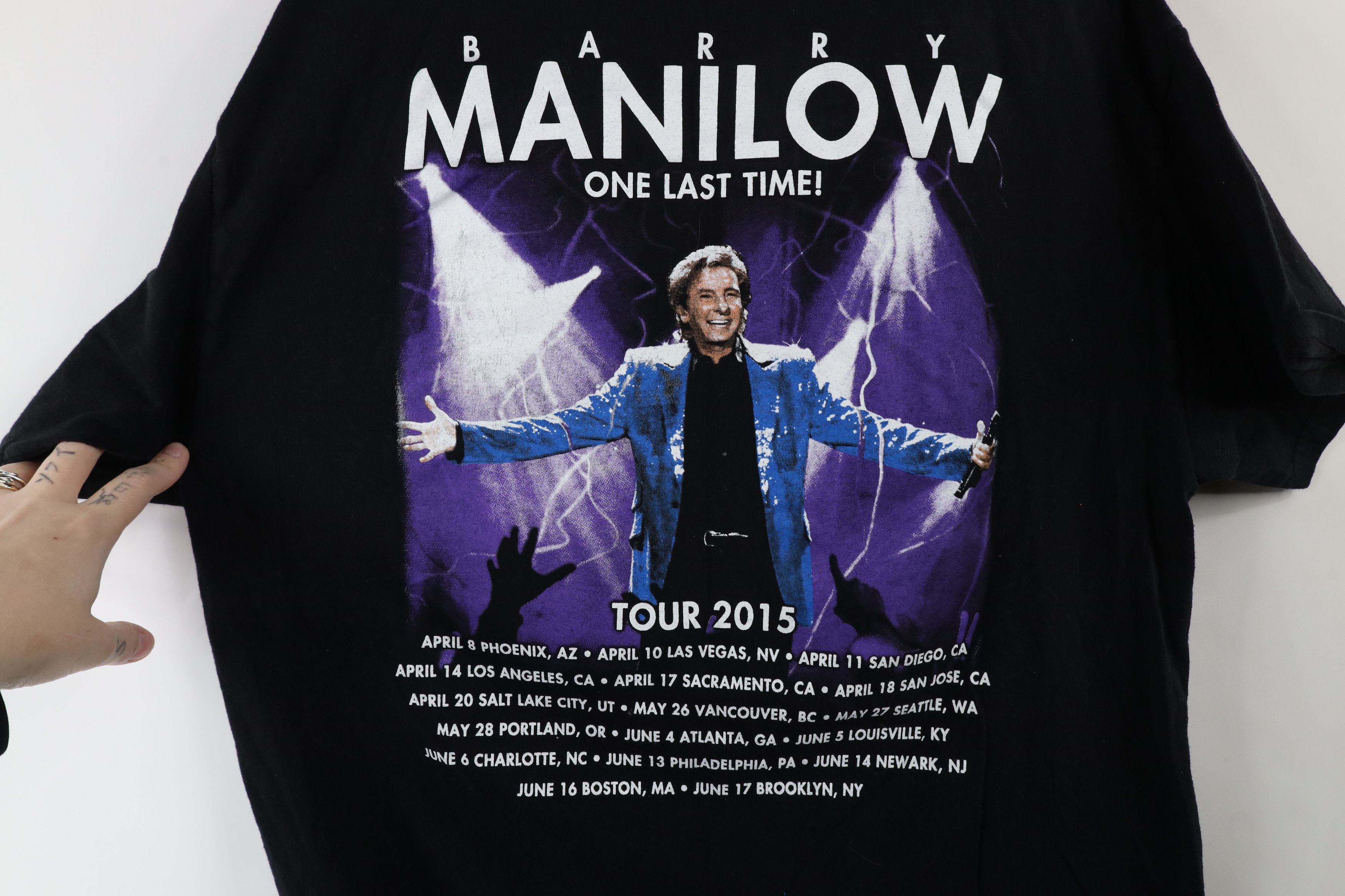 Vintage Vintage Y2K Last Time Tour Barry Manilow Band T-Shirt Black Size US L / EU 52-54 / 3 - 10 Thumbnail