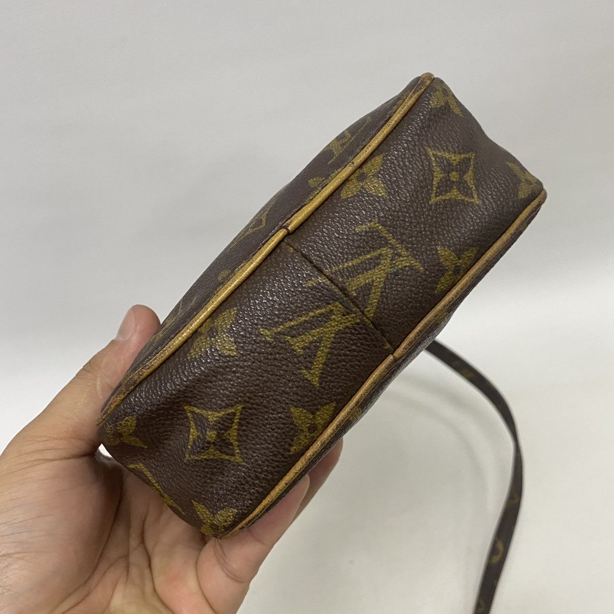Vintage ‼️YES‼️AUTH. VINTAGE LOUIS VUITTON MINI DANUBE SHOULDER BAG Size ONE SIZE - 8 Thumbnail