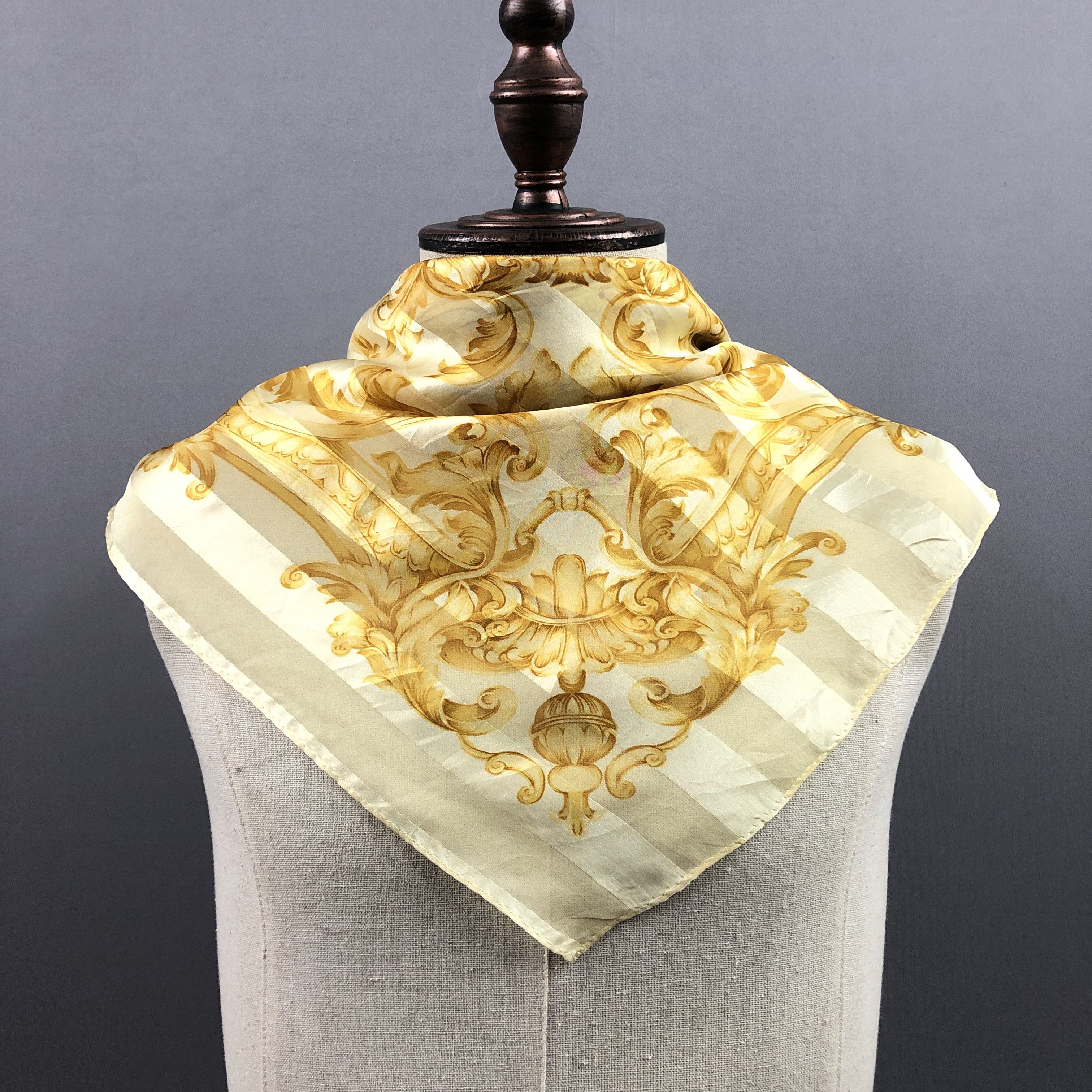 Other × Vintage Vintage SILK Scarf Twill Stole Wraps Scarves Size ONE SIZE - 1 Thumbnail