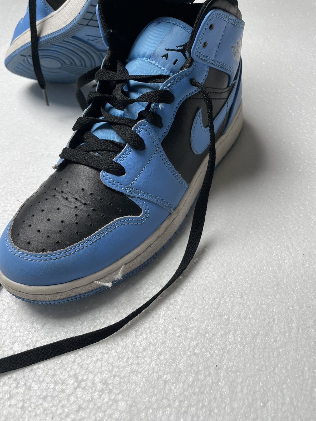 Jordan Brand Nike Air Jordan 1 Mid sneakers 6.5US Size US 6.5 / EU 39-40 - 2 Thumbnail