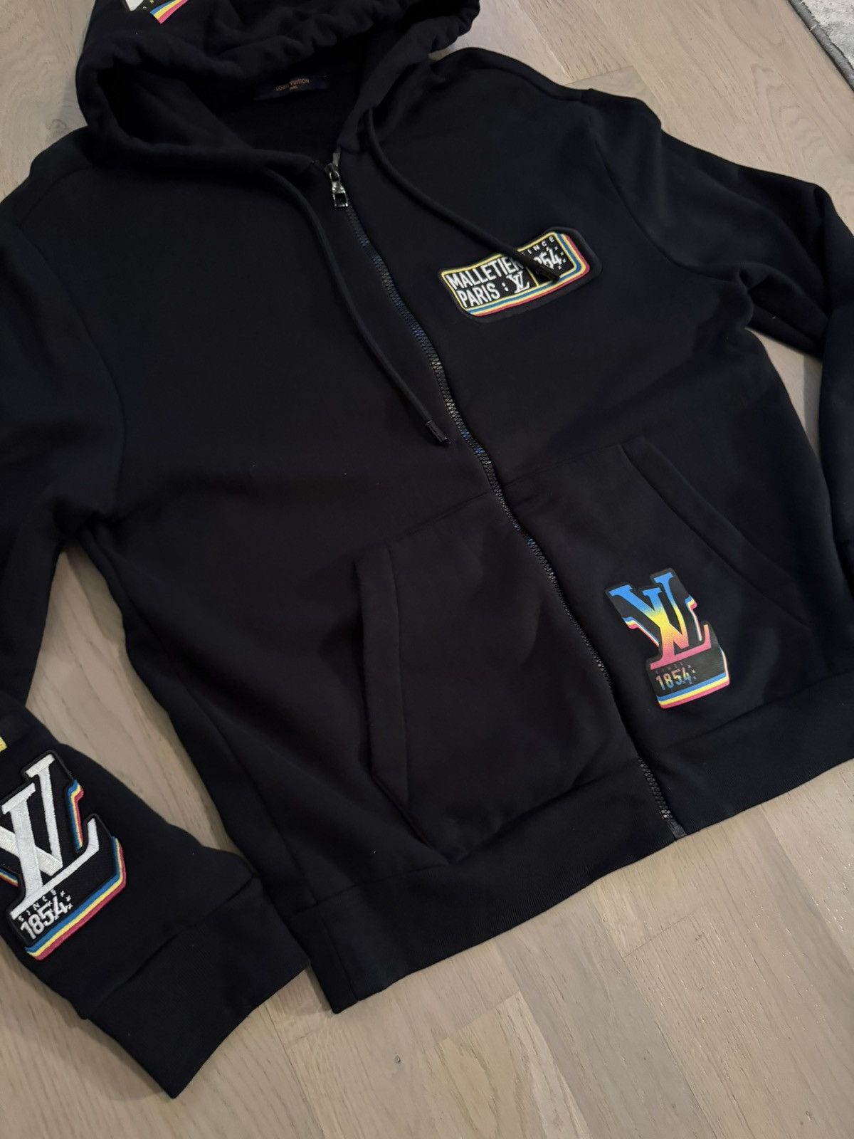 Louis Vuitton Louis Vuitton hoodie study all photos for tape measurements Size US M / EU 48-50 / 2 - 7 Thumbnail