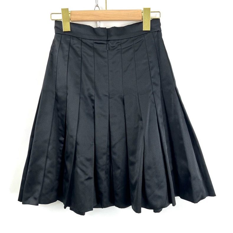 Chanel Chanel Black satin small logo pleated skirt Size 42" / US 20 - 2 Thumbnail