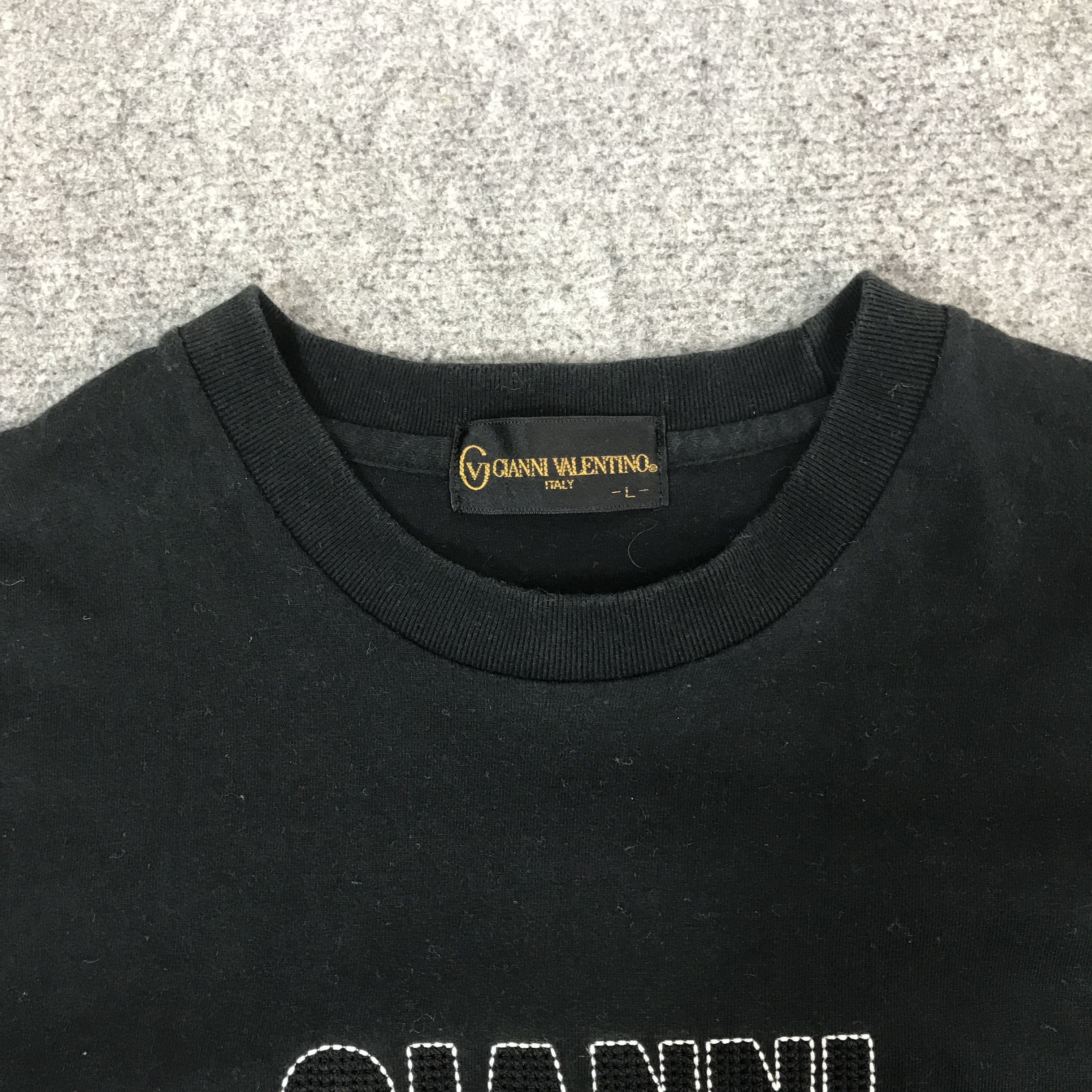 Gianni Valentino Vintage Gianni Valentino Embroidery Logo t-shirt Size US L / EU 52-54 / 3 - 6 Thumbnail