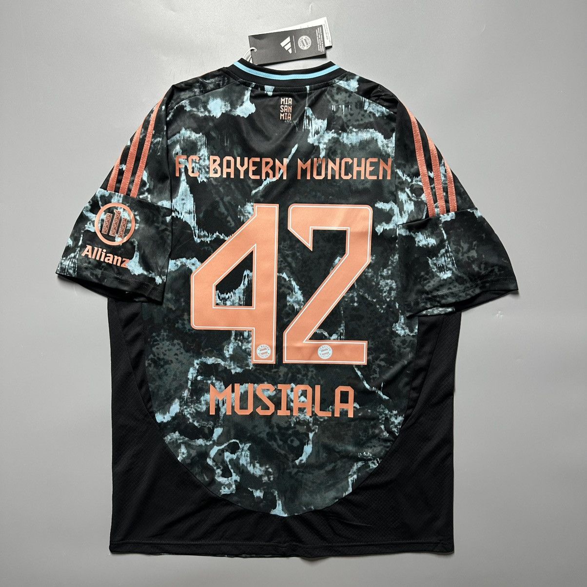 Vintage BAYERN ADIDAS 2024/2025 FOOTBALL AWAY JERSEY #42 MUSIALA Size US L / EU 52-54 / 3 - 1 Thumbnail