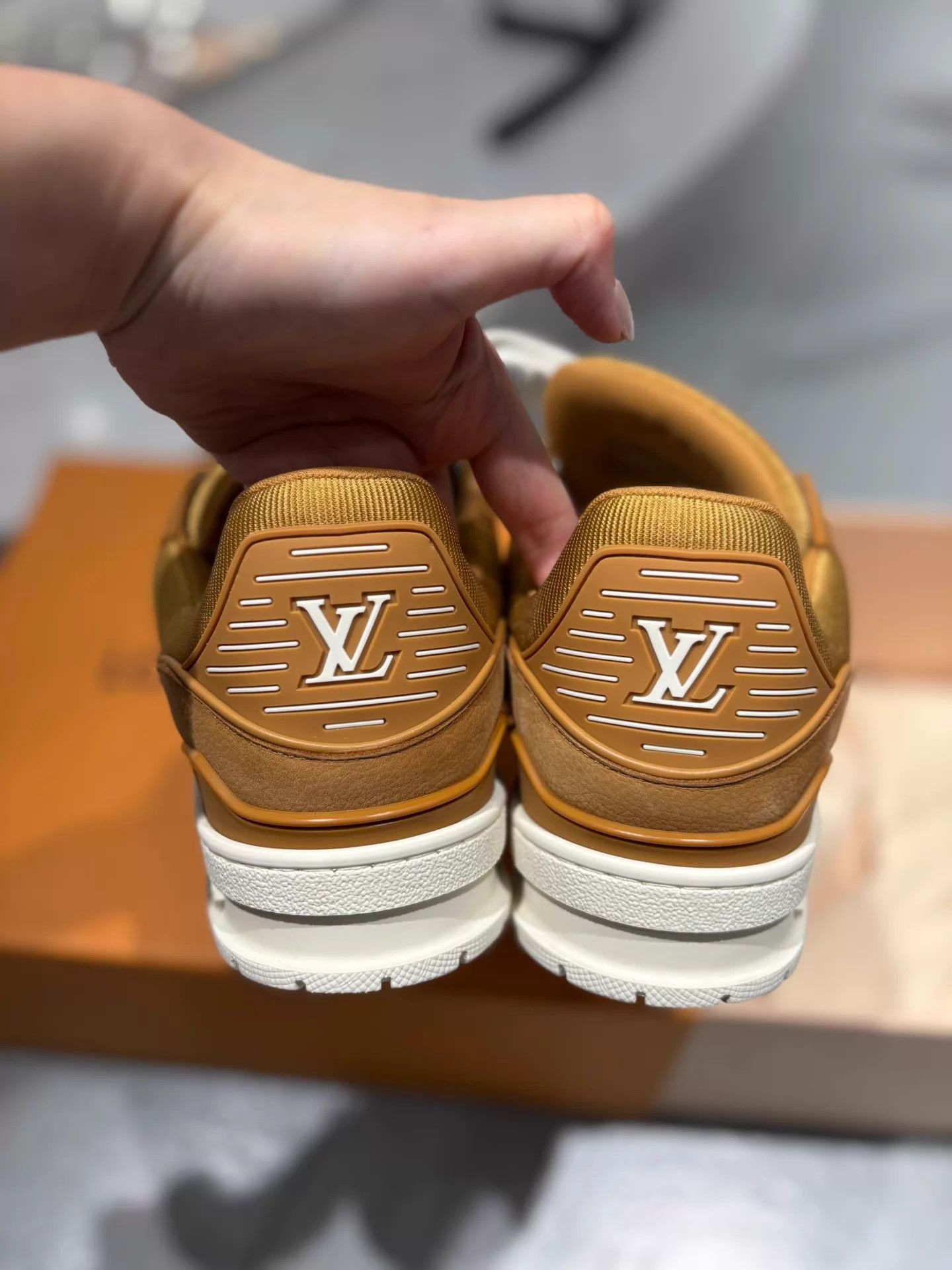 Louis Vuitton LV 25 Suede Brown Men's Trainer 40.5 99New w/ box Size US 7.5 / EU 40-41 - 7 Thumbnail