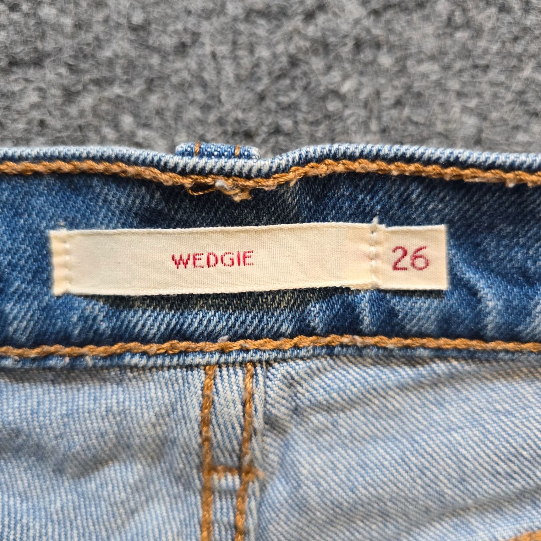 Levi's VINTAGE Levi's Jeans Women Size 26 Blue Button Fly Denim Wedgie Fit Distressed Capsule Tapered 5-Pocket Style Retro Mens? Wait no gender. Size 26" / US 2 / IT 38 - 4 Thumbnail