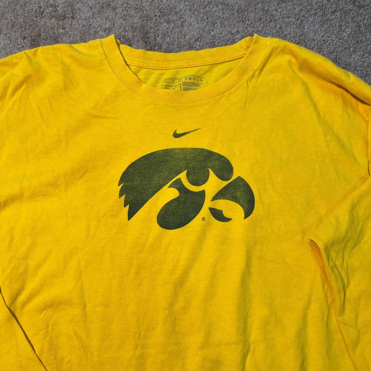 Nike Vintage Y2K Nike Center Swoosh Iowa Hawkeyes long sleeve tee Size US L / EU 52-54 / 3 - 1 Thumbnail