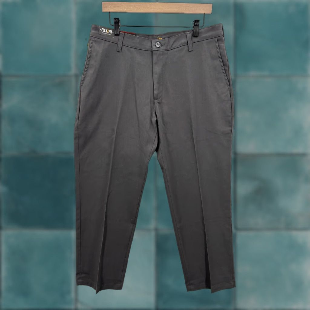 Lee Lee Pants Mens 34x29 Chino Relaxed Fit Stretch Wrinkle Resistant Flat Front Comfort Total Freedom Gray Charcoal Mens Pants Size US 34 / EU 50 - 1 Thumbnail