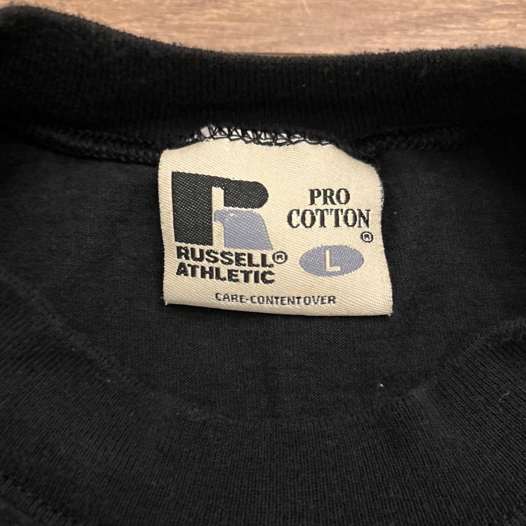 Vintage VINTAGE Russell Yeungling Lager Beer Pocket T-Shirt Adult Large Black Embroidered Mens Size US L / EU 52-54 / 3 - 5 Thumbnail