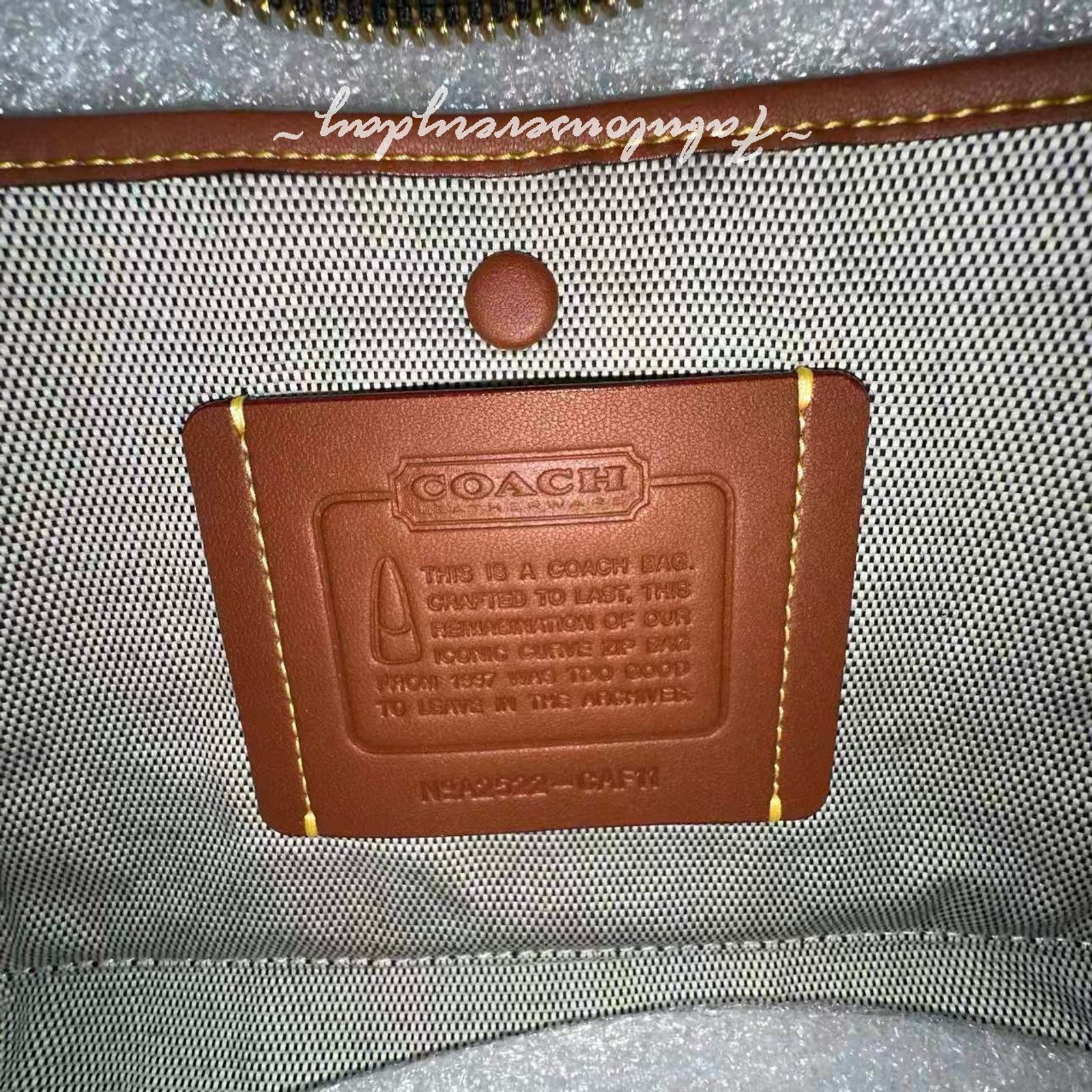 Coach COACH Curve Zip Bag Shoulder Glovetanned Leather/Gold/Black Size ONE SIZE - 9 Thumbnail