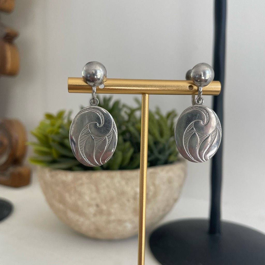Vintage Vintage Silver Tone Disc Drop Earrings Screw Back Unpierced Size ONE SIZE - 1 Thumbnail