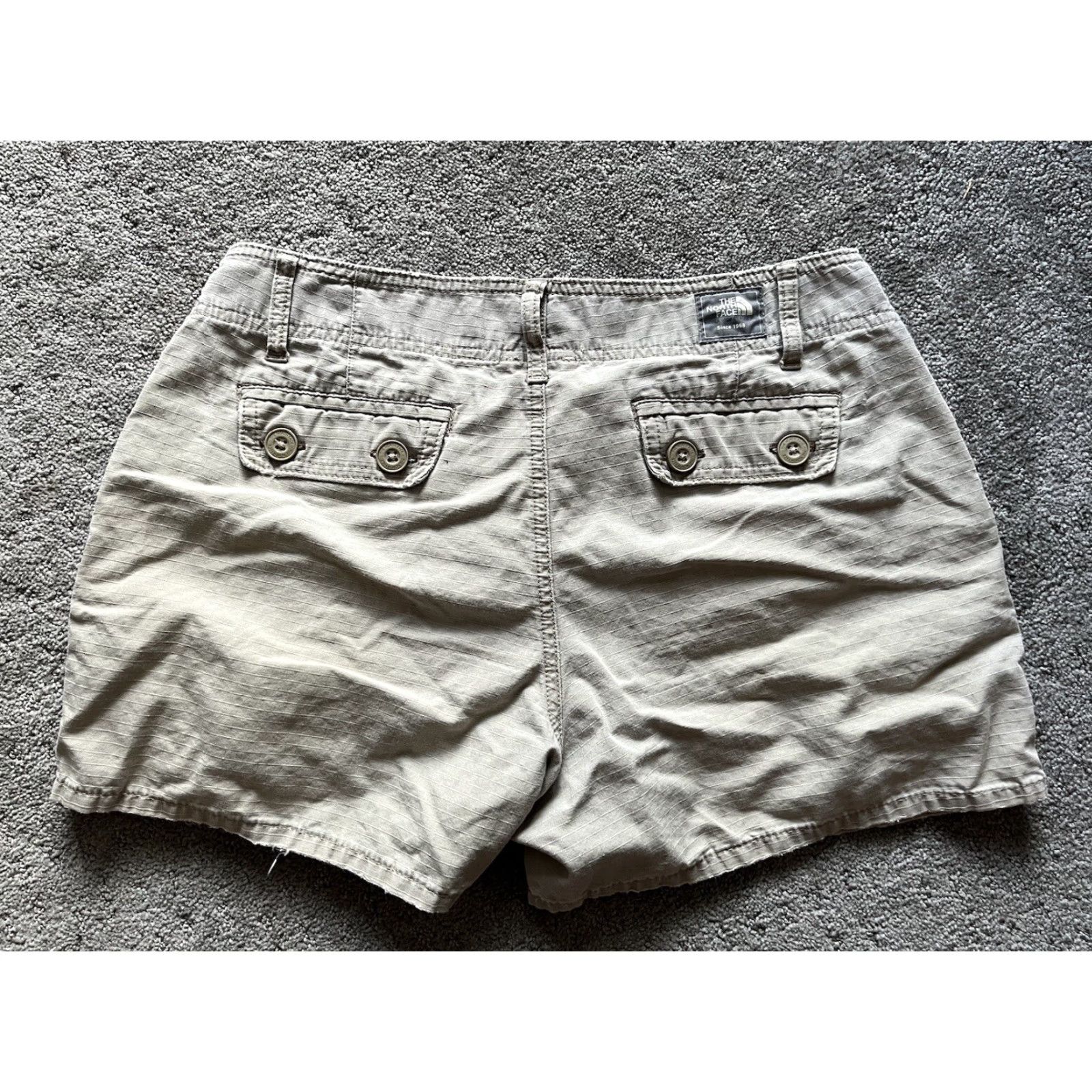 The North Face THE NORTH FACE Chino Shorts Women's Size 6 Beige Flat Front 100% Cotton Size 28" / US 6 / IT 42 - 2 Thumbnail