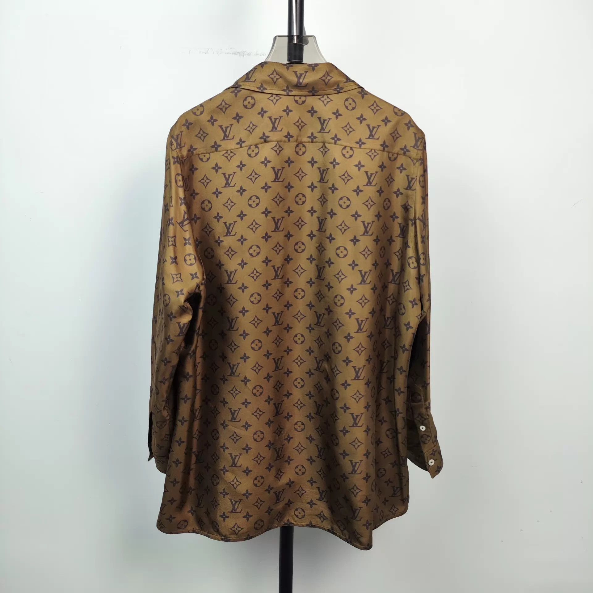 Louis Vuitton LV 97 new silk shirt 36 color blocked Size XS / US 0-2 / IT 36-38 - 2 Thumbnail