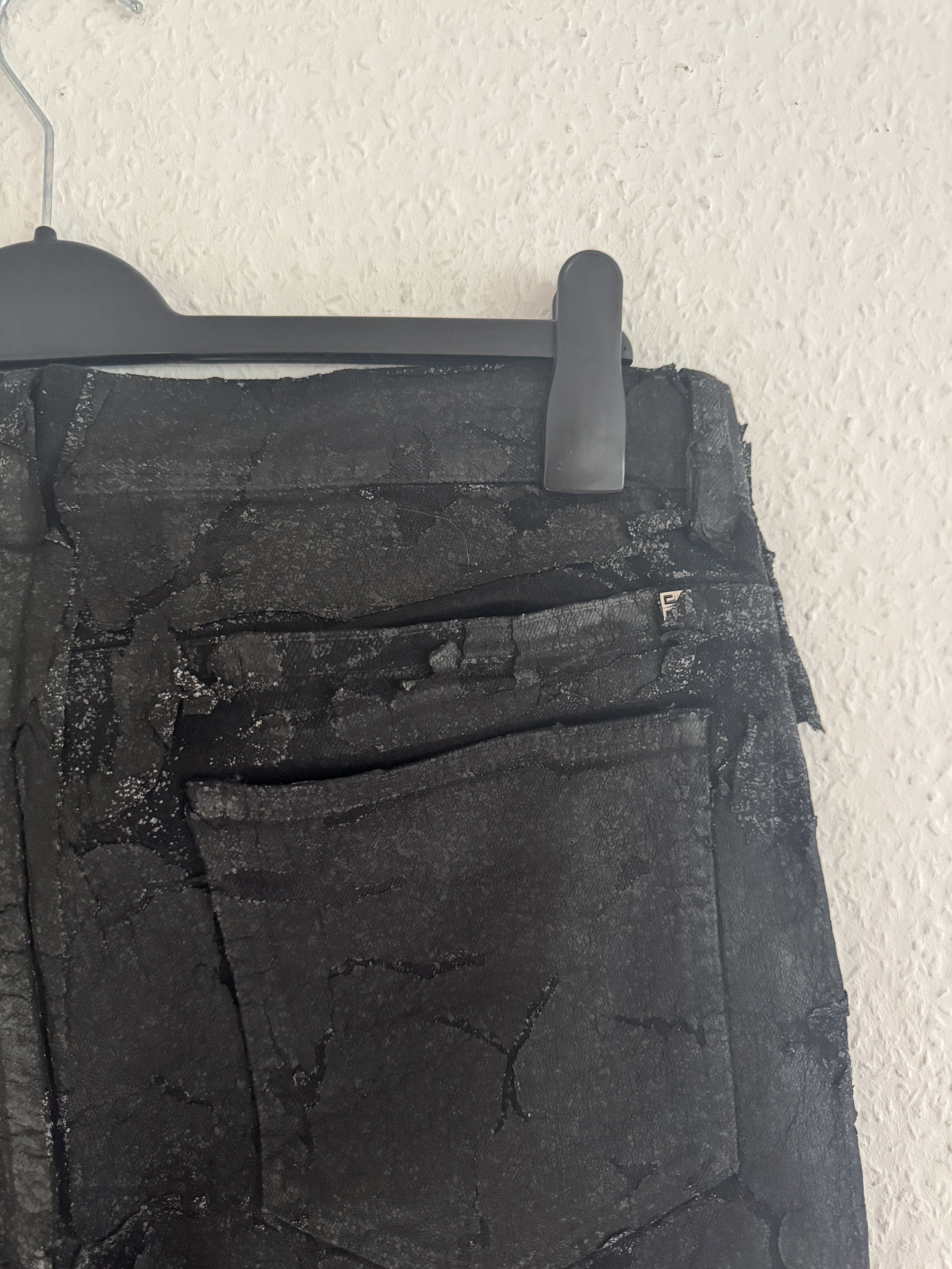 Cracked Paint Slim-Fit Denim Pants – Black