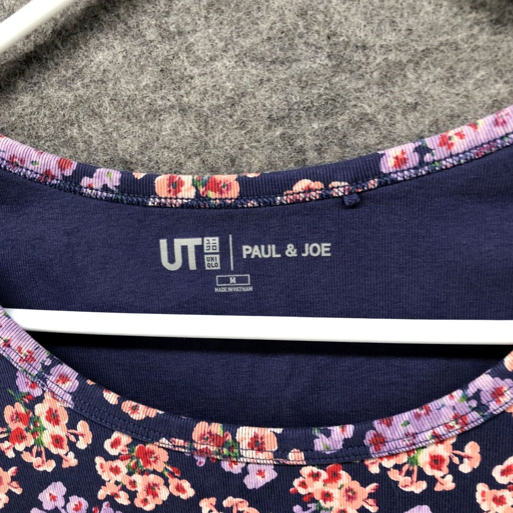 Uniqlo Uniqlo T-Shirt Womens M Cropped Short Sleeve Floral Scoop Neck Navy Slim Casual Shirt Size M / US 6-8 / IT 42-44 - 3 Thumbnail