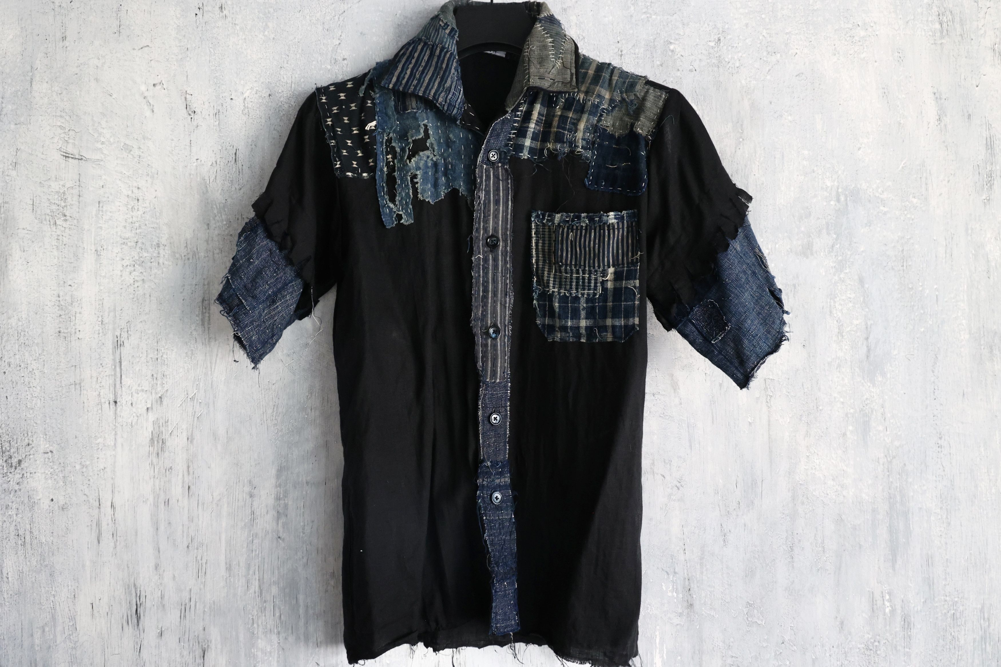 image of Hanaindigohk Black Tee Made With Japanese Linen And Antique Textiles Boro in Indigo (Size Small)