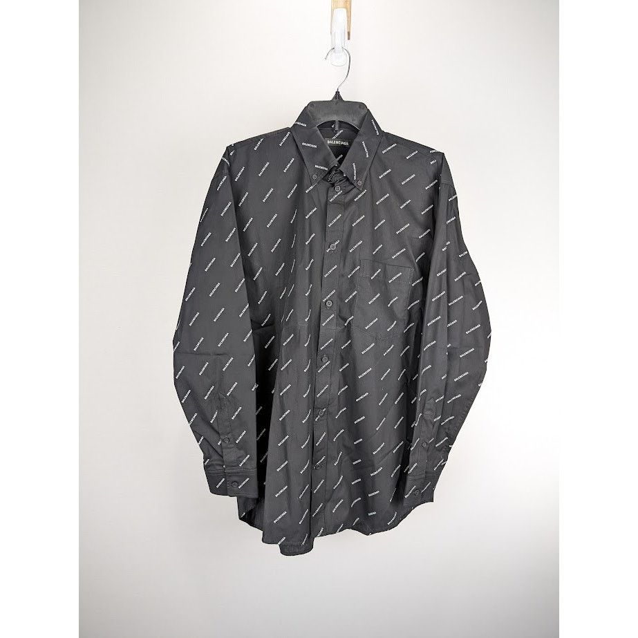 Balenciaga o1rshd1 All Over Logo Print Shirt in Black Size US S / EU 44-46 / 1 - 2 Thumbnail