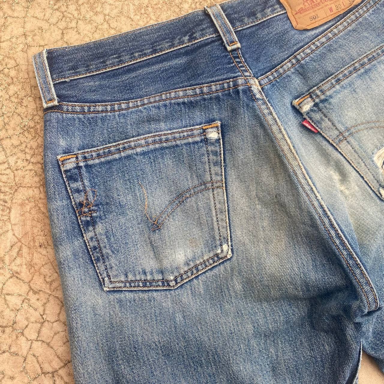 Levi's Vintage Clothing × Vintage KURT COBAIN VINTAGE LEVIS 501 DISTRESSED DIRTY JEAN BJ07-07 Size US 29 - 3 Thumbnail